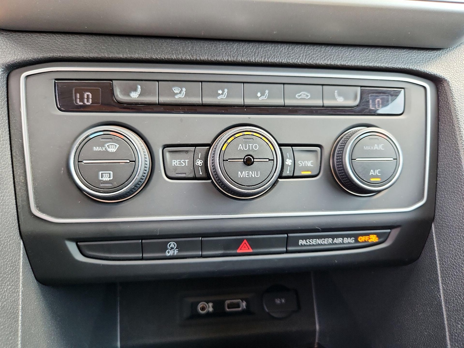 2018 Volkswagen Atlas SE w/Tech - Photo 17