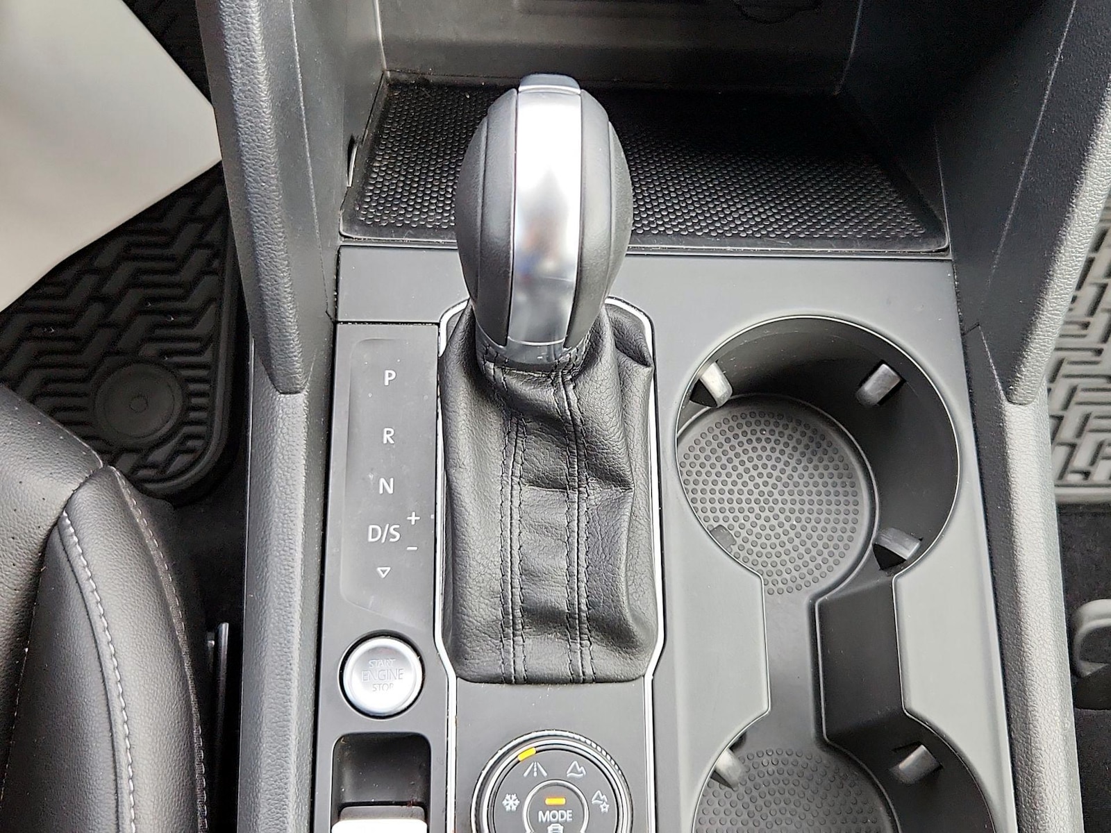2018 Volkswagen Atlas SE w/Tech - Photo 18