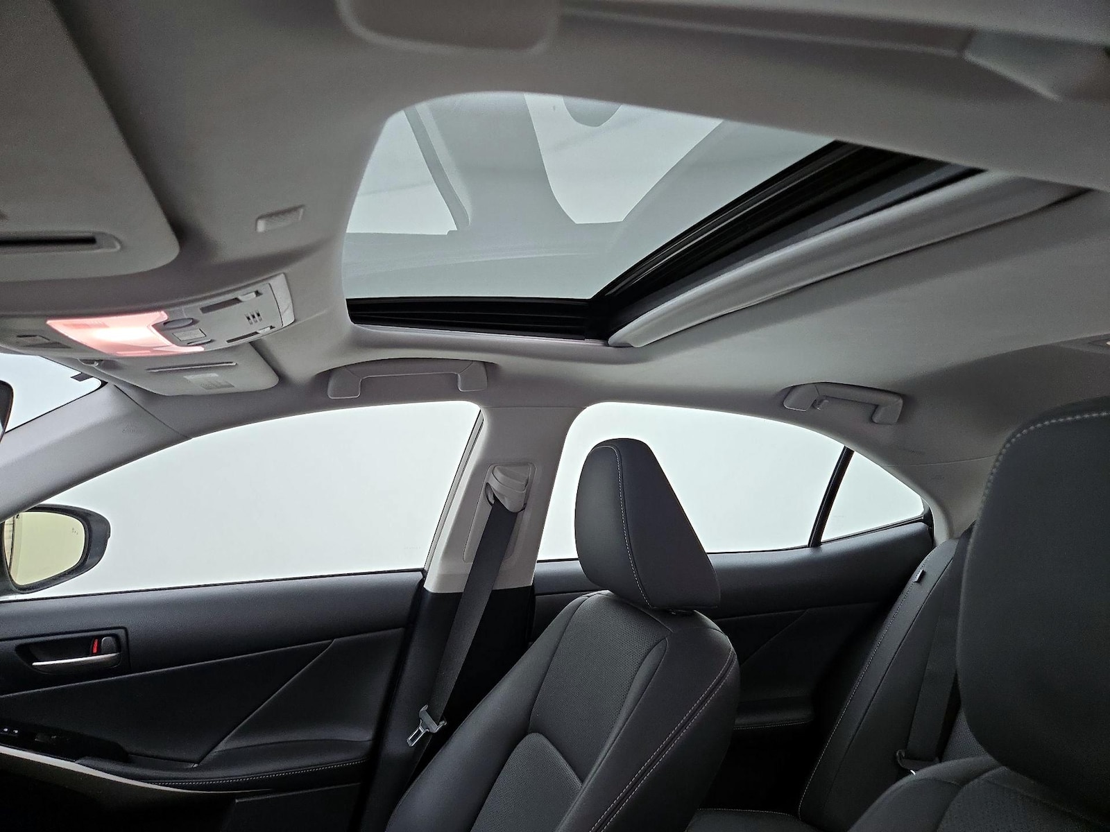 Sunroof(s) & Overhead Airbags