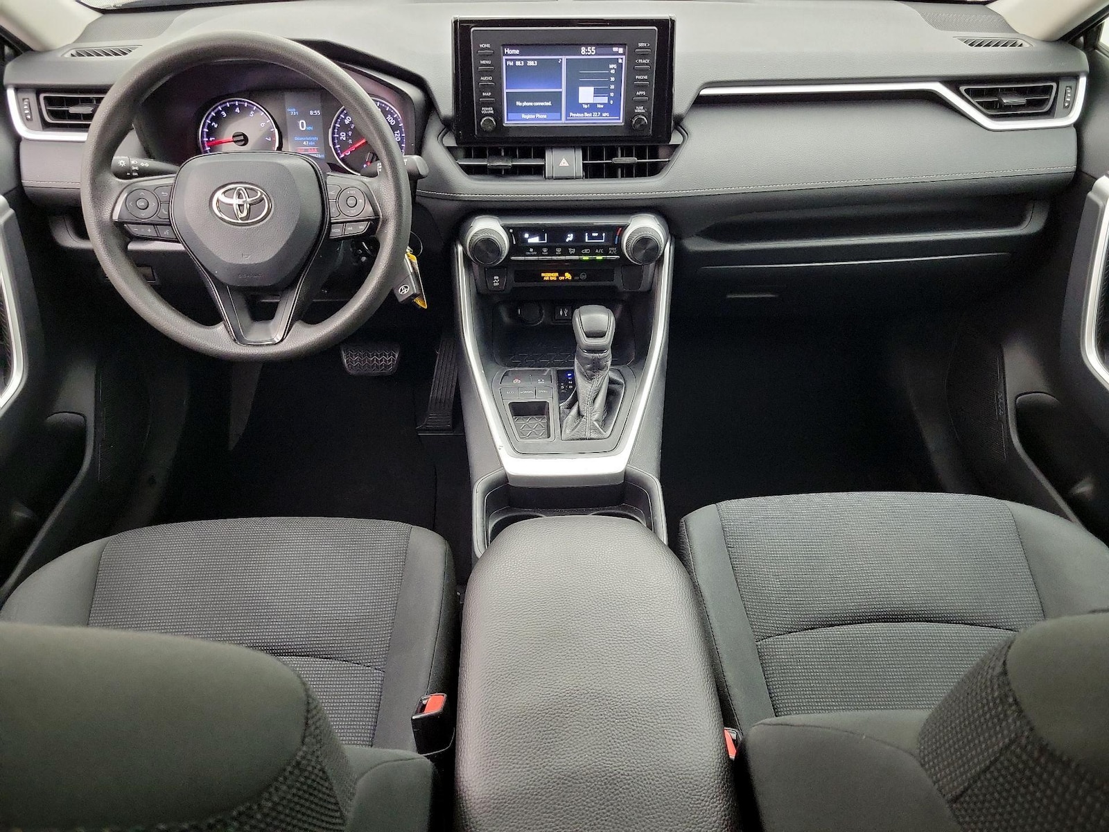 2019 Toyota RAV4 LE - Photo 10