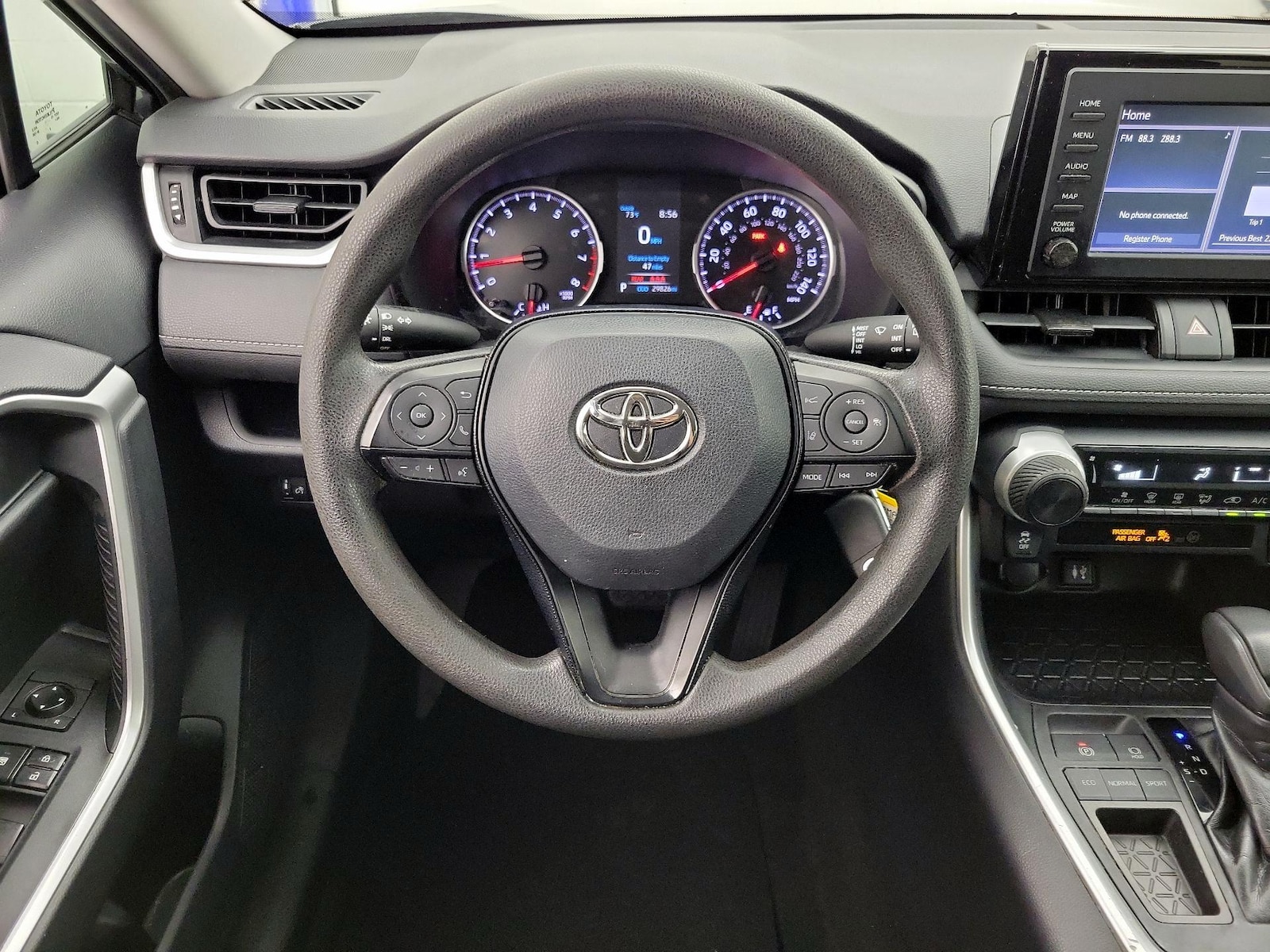 2019 Toyota RAV4 LE - Photo 11