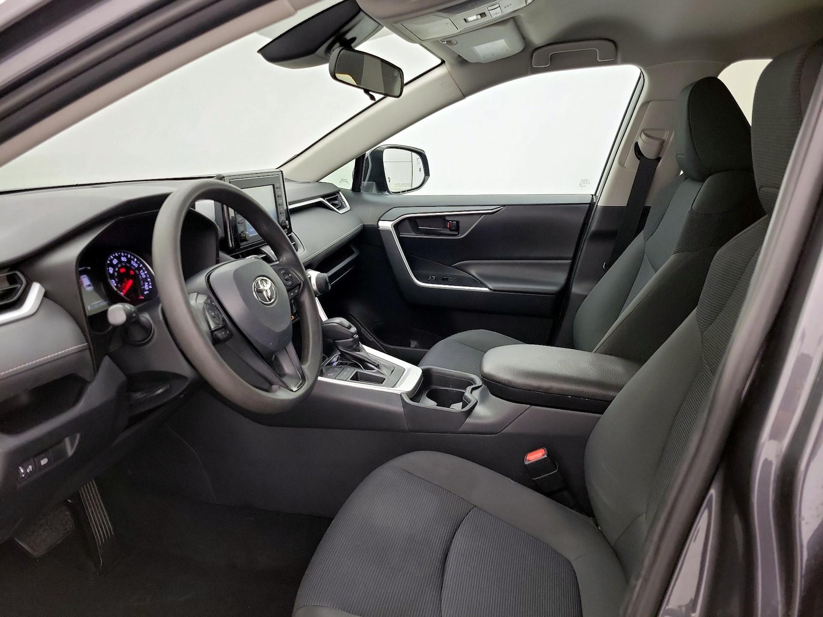 2019 Toyota RAV4 LE - Photo 12
