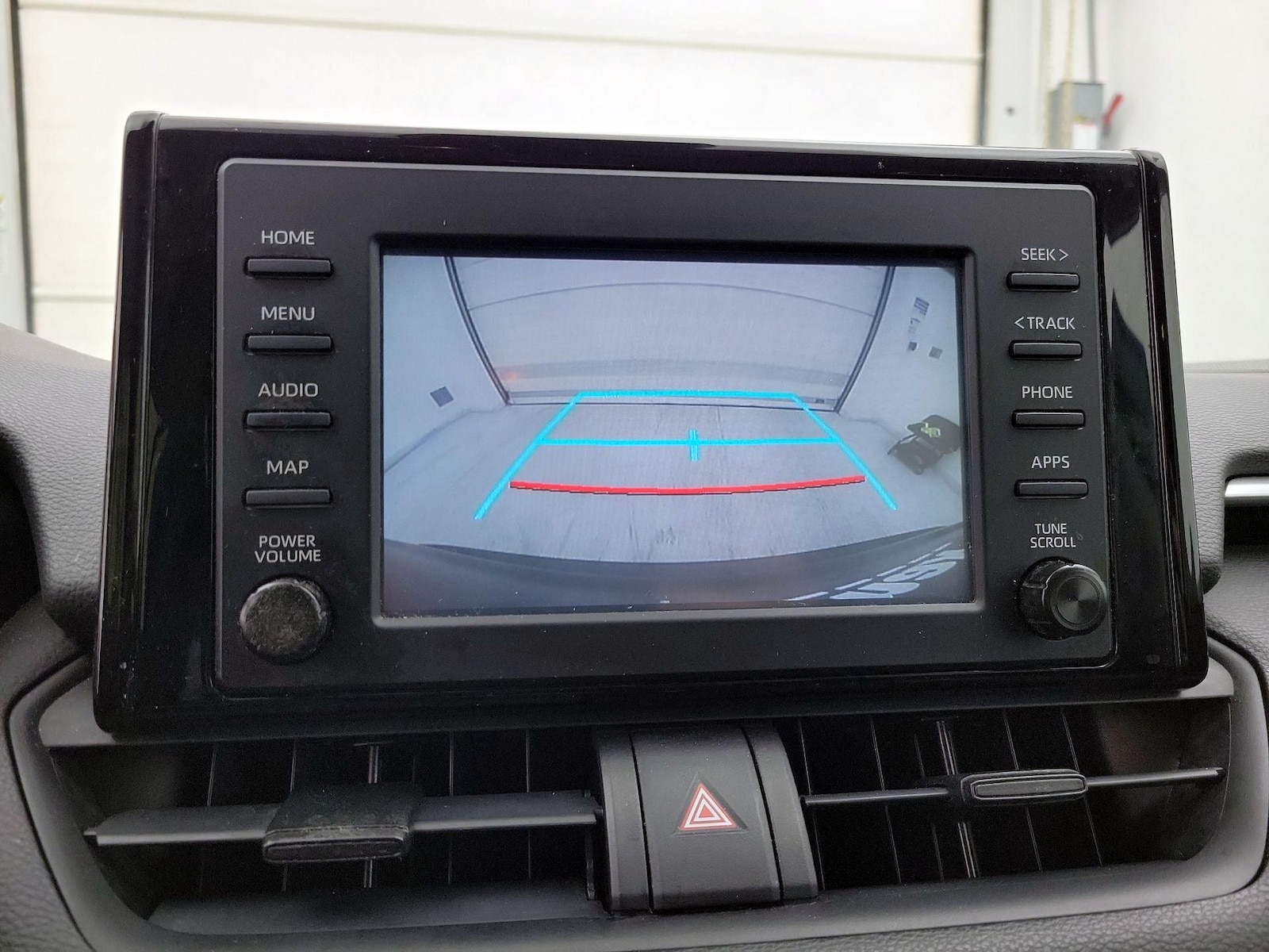 2019 Toyota RAV4 LE - Photo 15