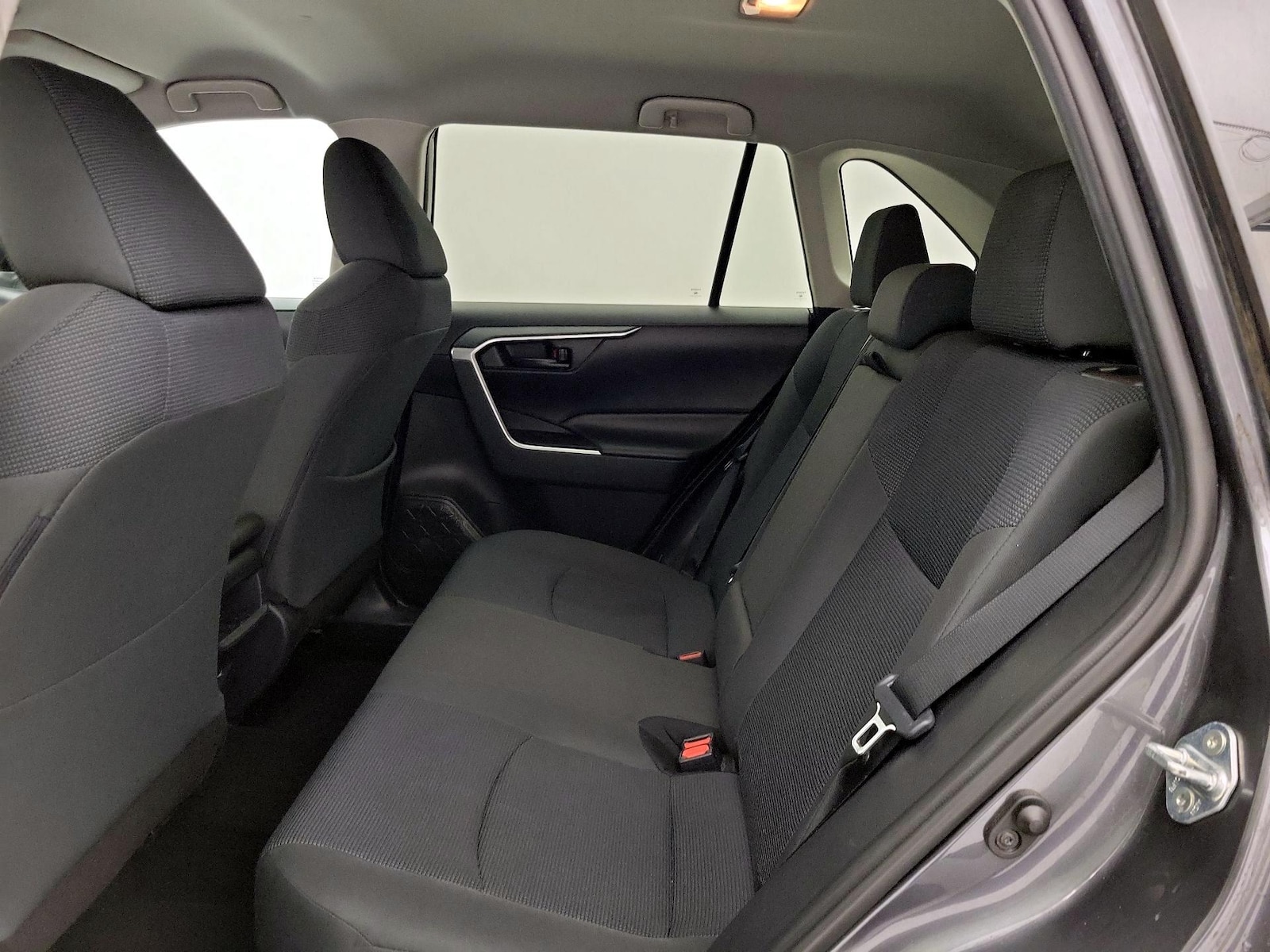 2019 Toyota RAV4 LE - Photo 20