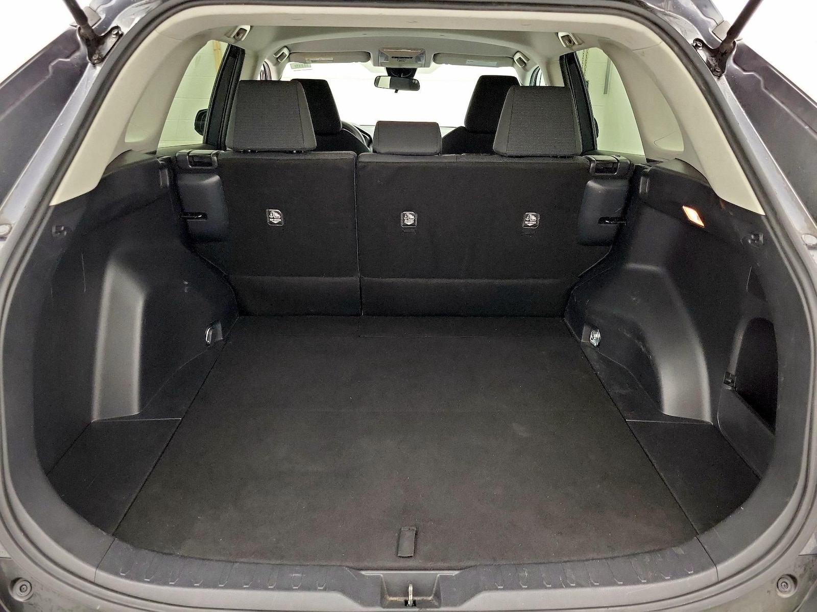 2019 Toyota RAV4 LE - Photo 21