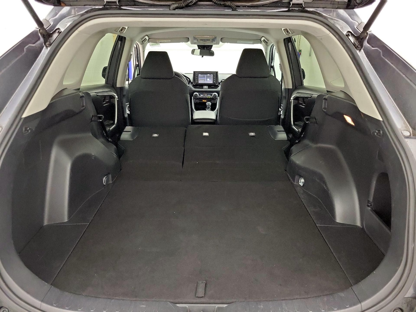 2019 Toyota RAV4 LE - Photo 22