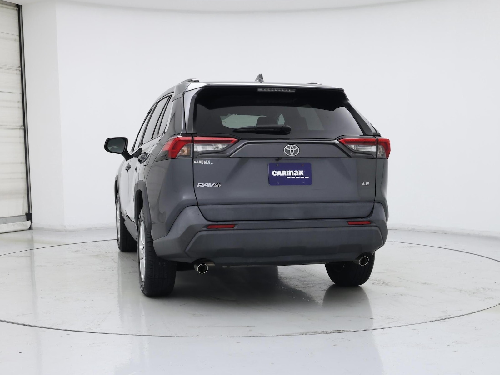 2019 Toyota RAV4 LE - Photo 7