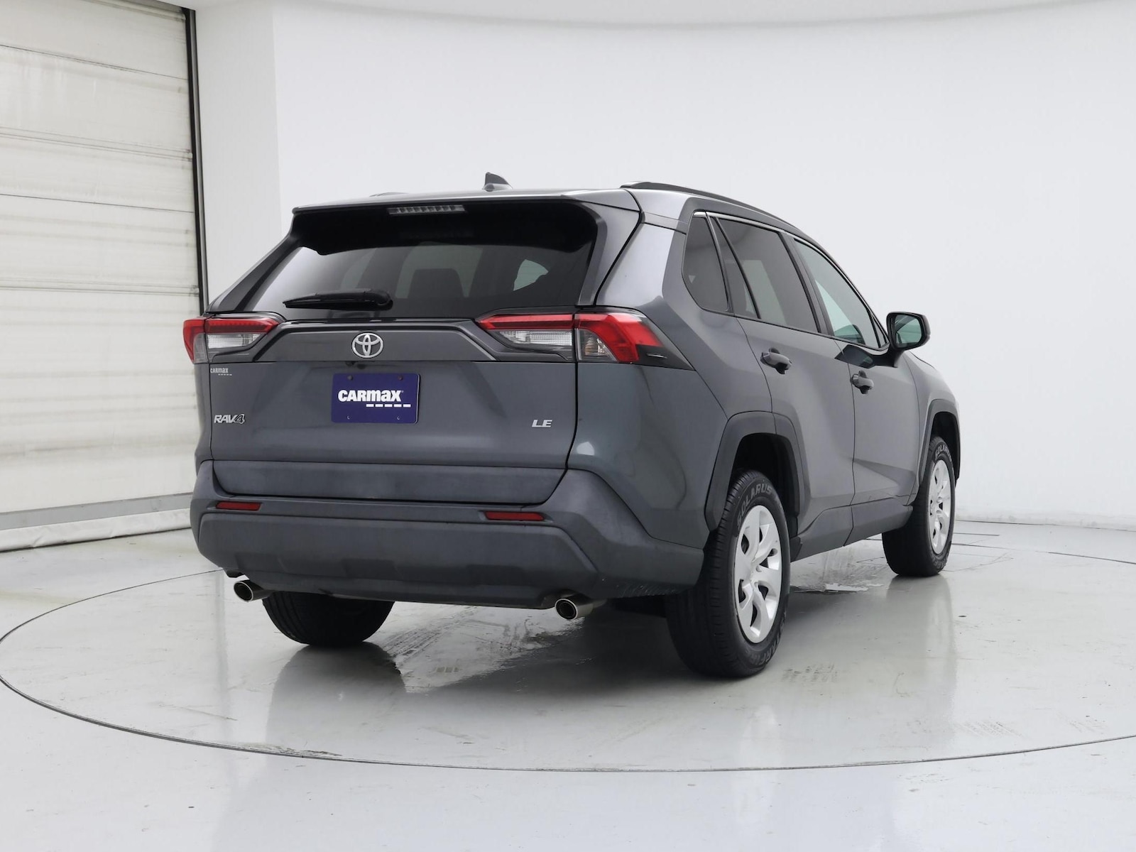 2019 Toyota RAV4 LE - Photo 9