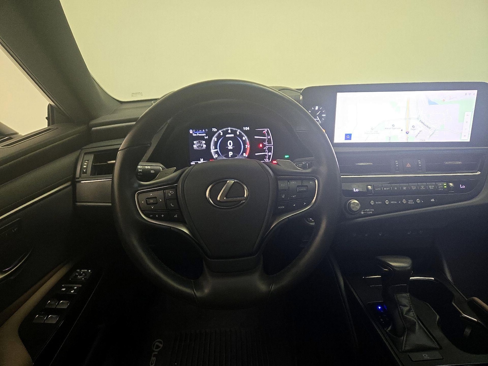 2025 Lexus ES 350 - Photo 11