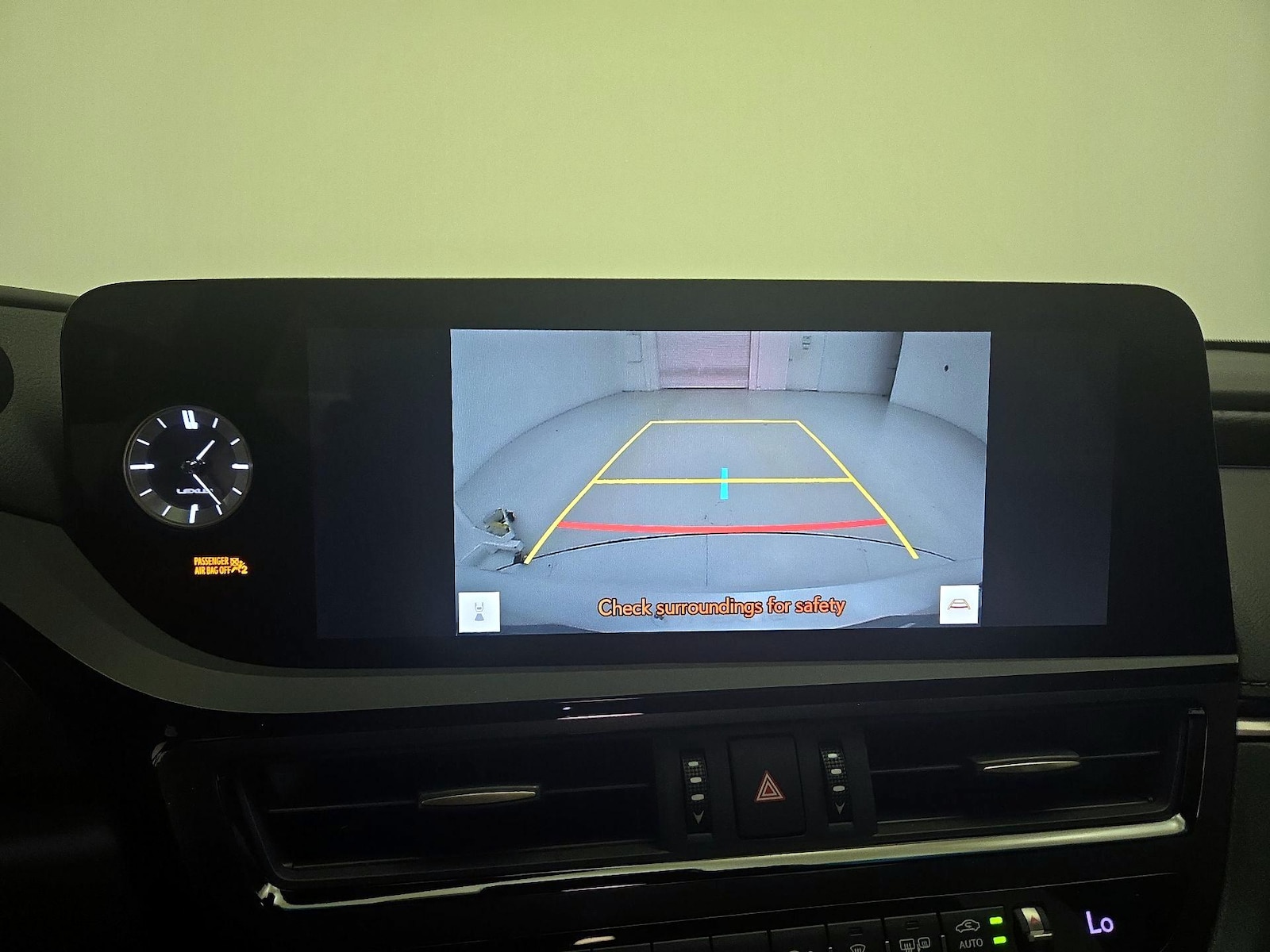 2025 Lexus ES 350 - Photo 16