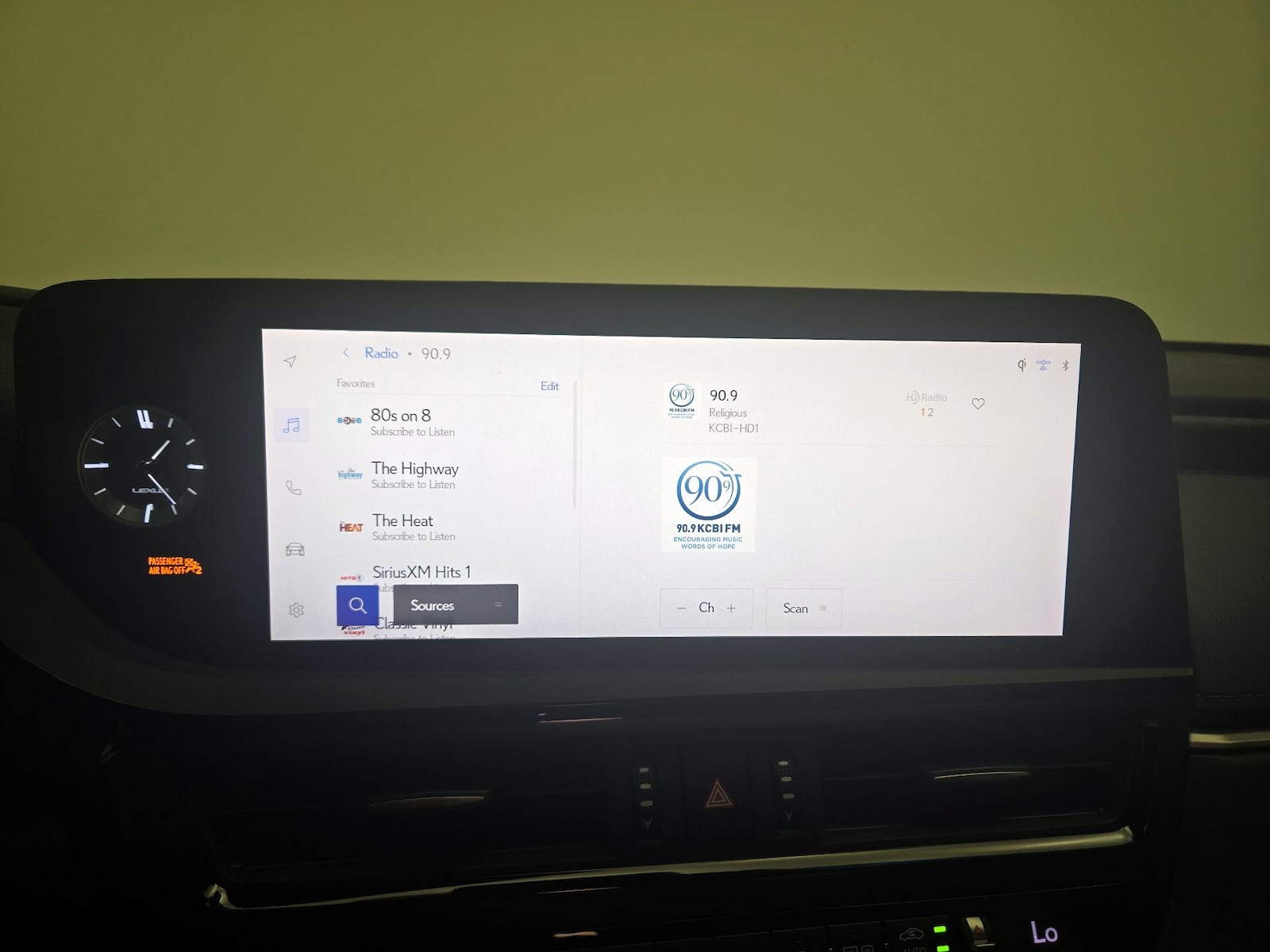 2025 Lexus ES 350 - Photo 17