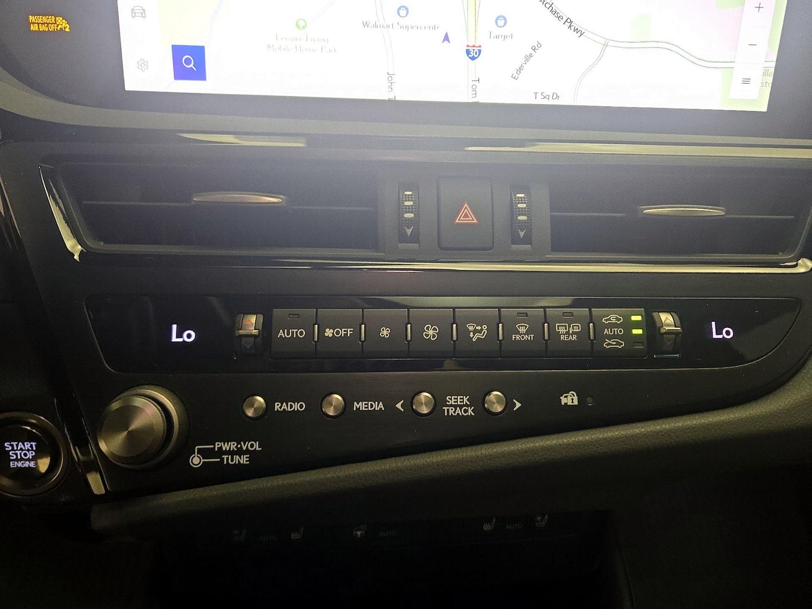 2025 Lexus ES 350 - Photo 18