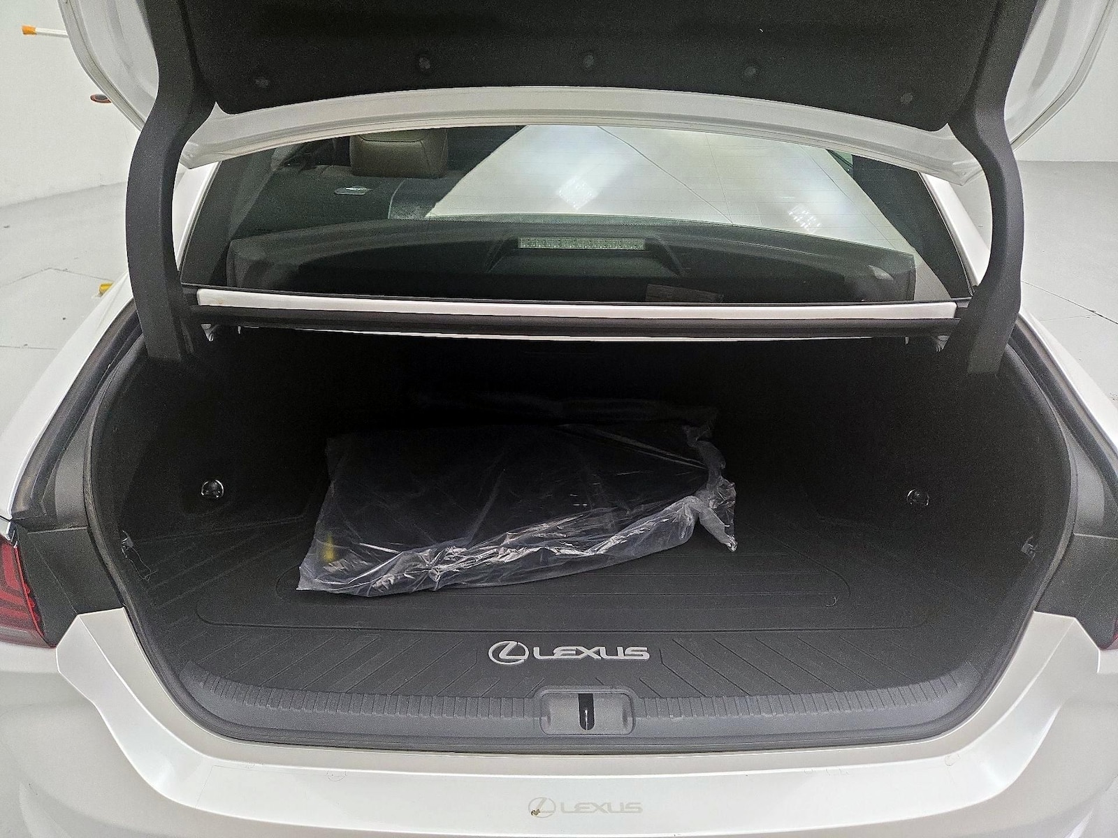 2025 Lexus ES 350 - Photo 23