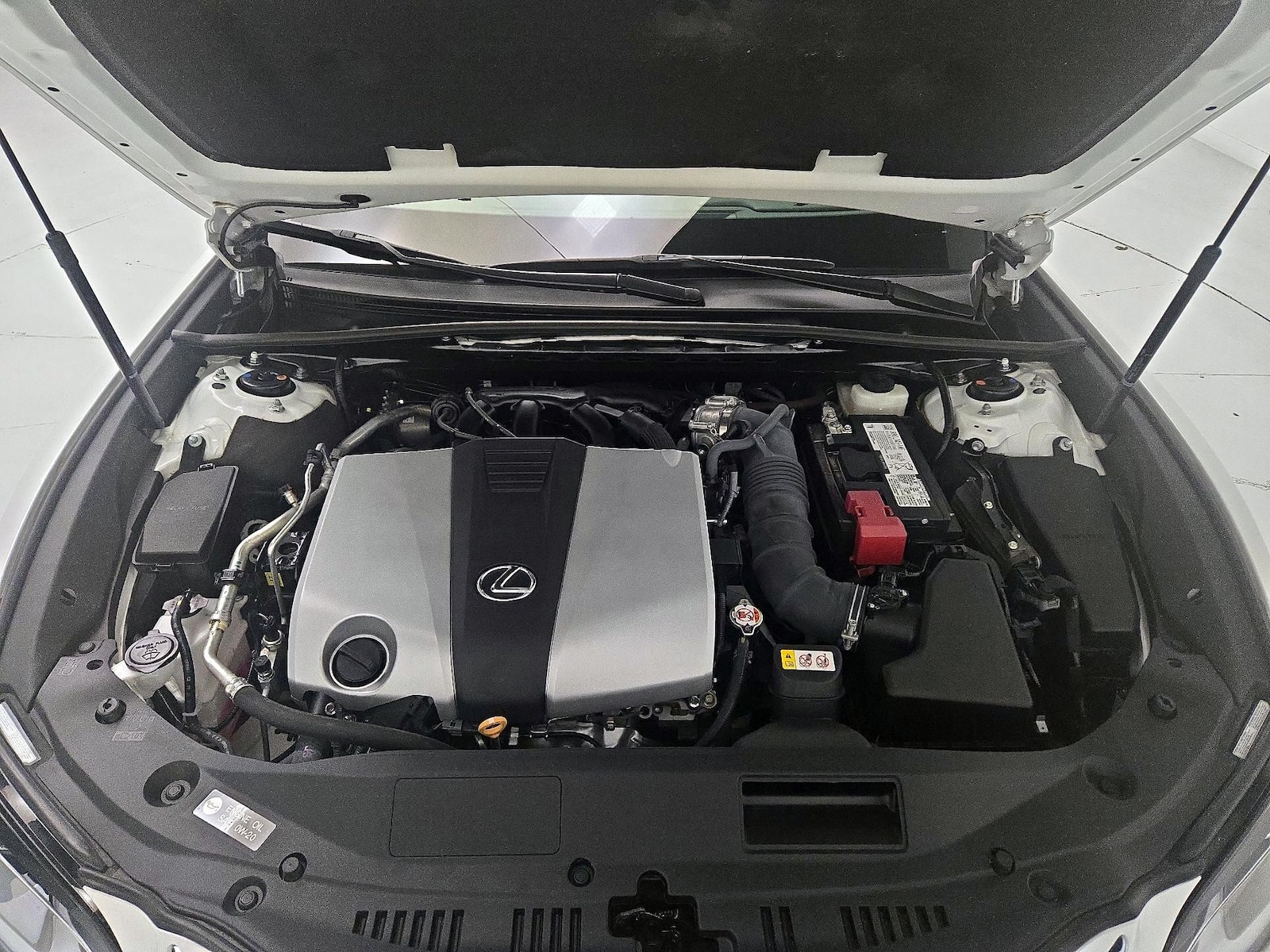 2025 Lexus ES 350 - Photo 24