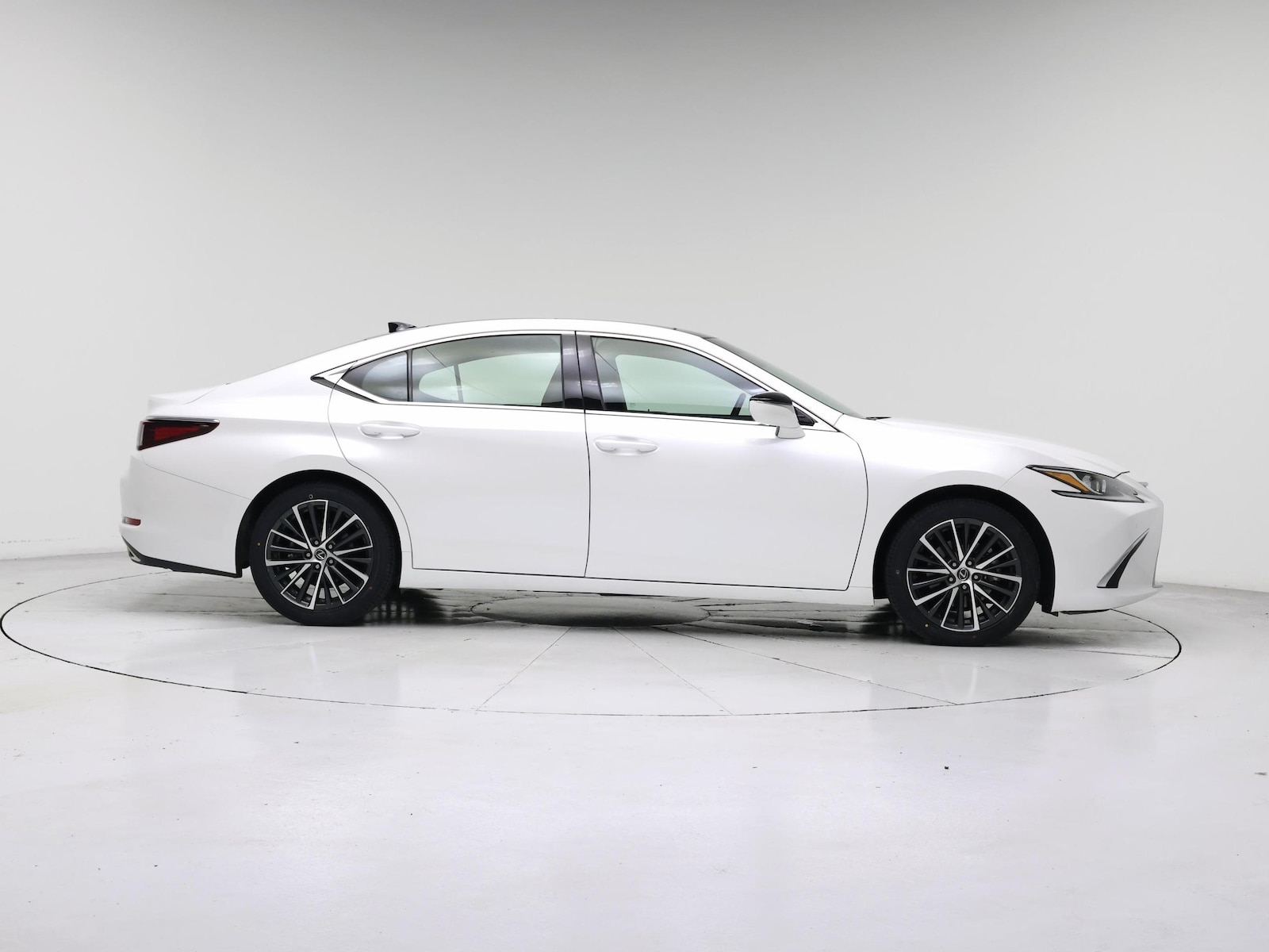 2025 Lexus ES 350 - Photo 8
