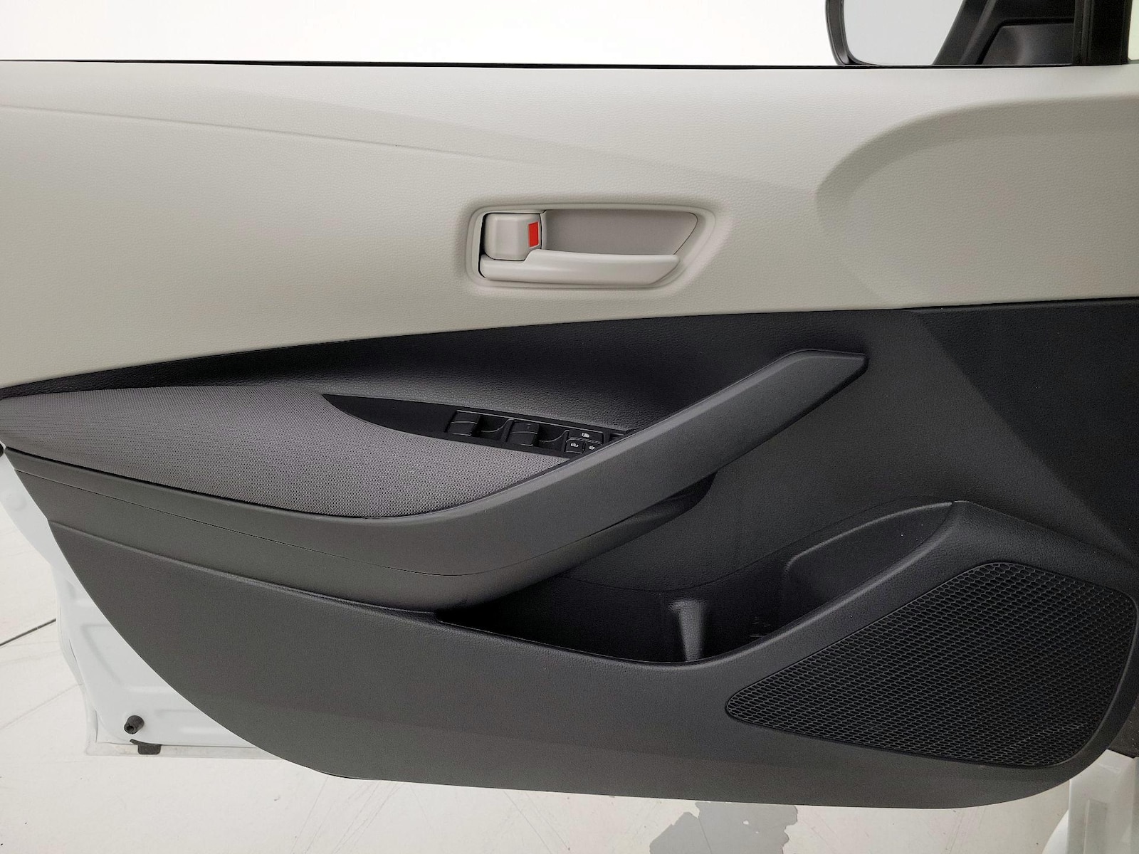 2024 Toyota Corolla LE - Photo 13
