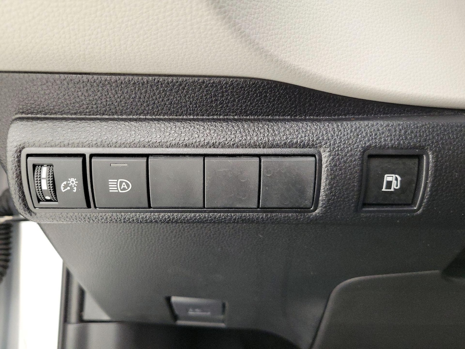 2024 Toyota Corolla LE - Photo 14