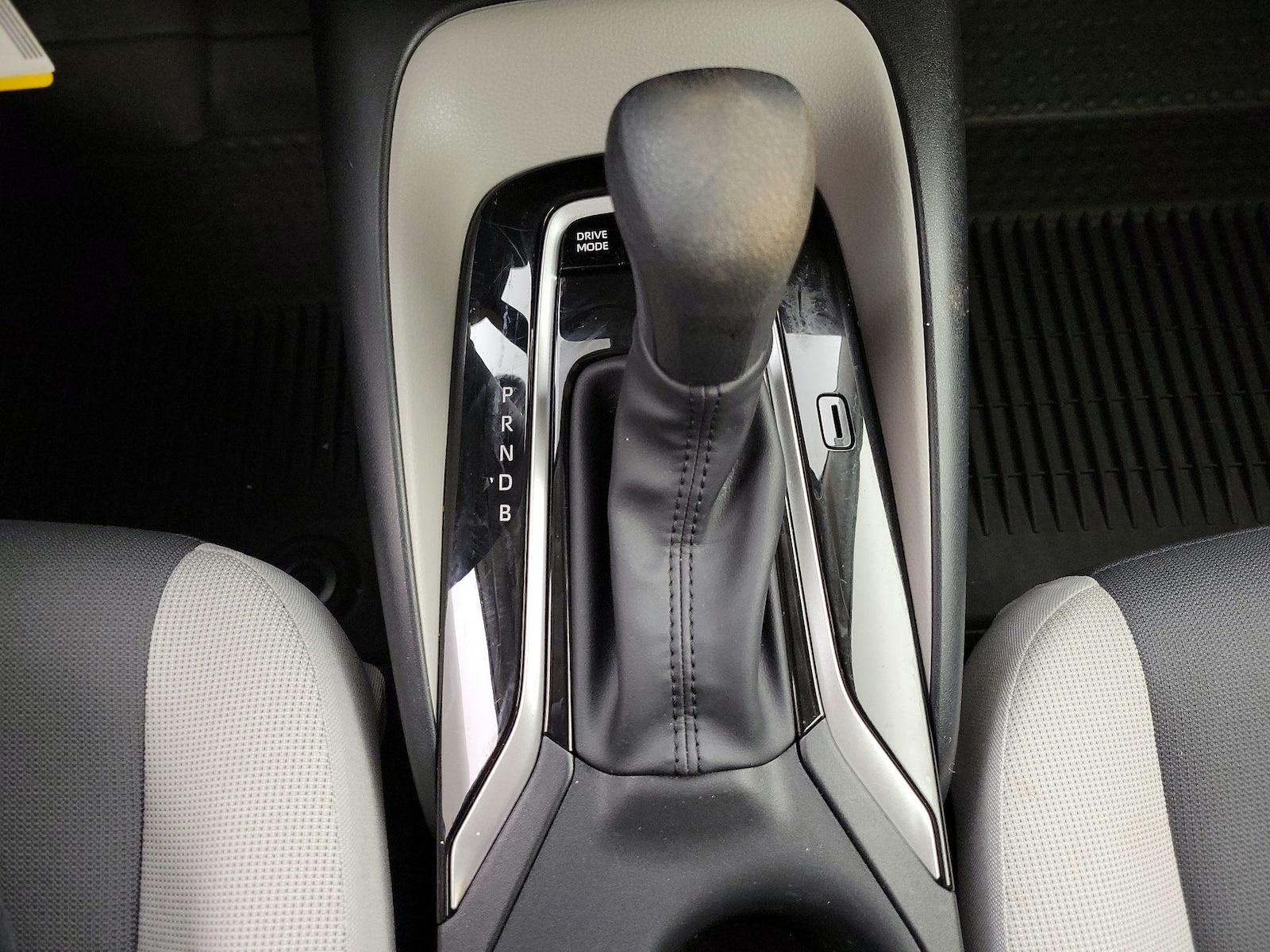 2024 Toyota Corolla LE - Photo 18