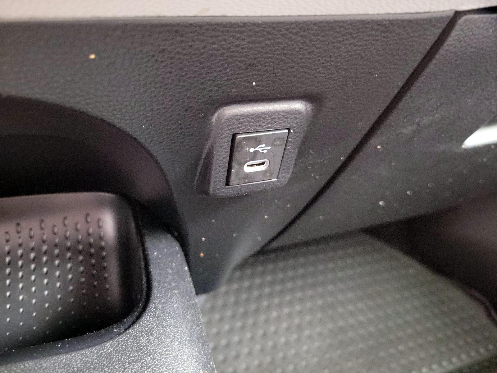 2024 Toyota Corolla LE - Photo 19