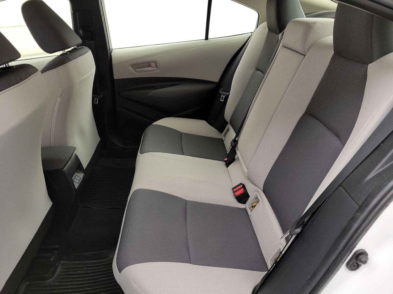 2024 Toyota Corolla LE - Photo 20