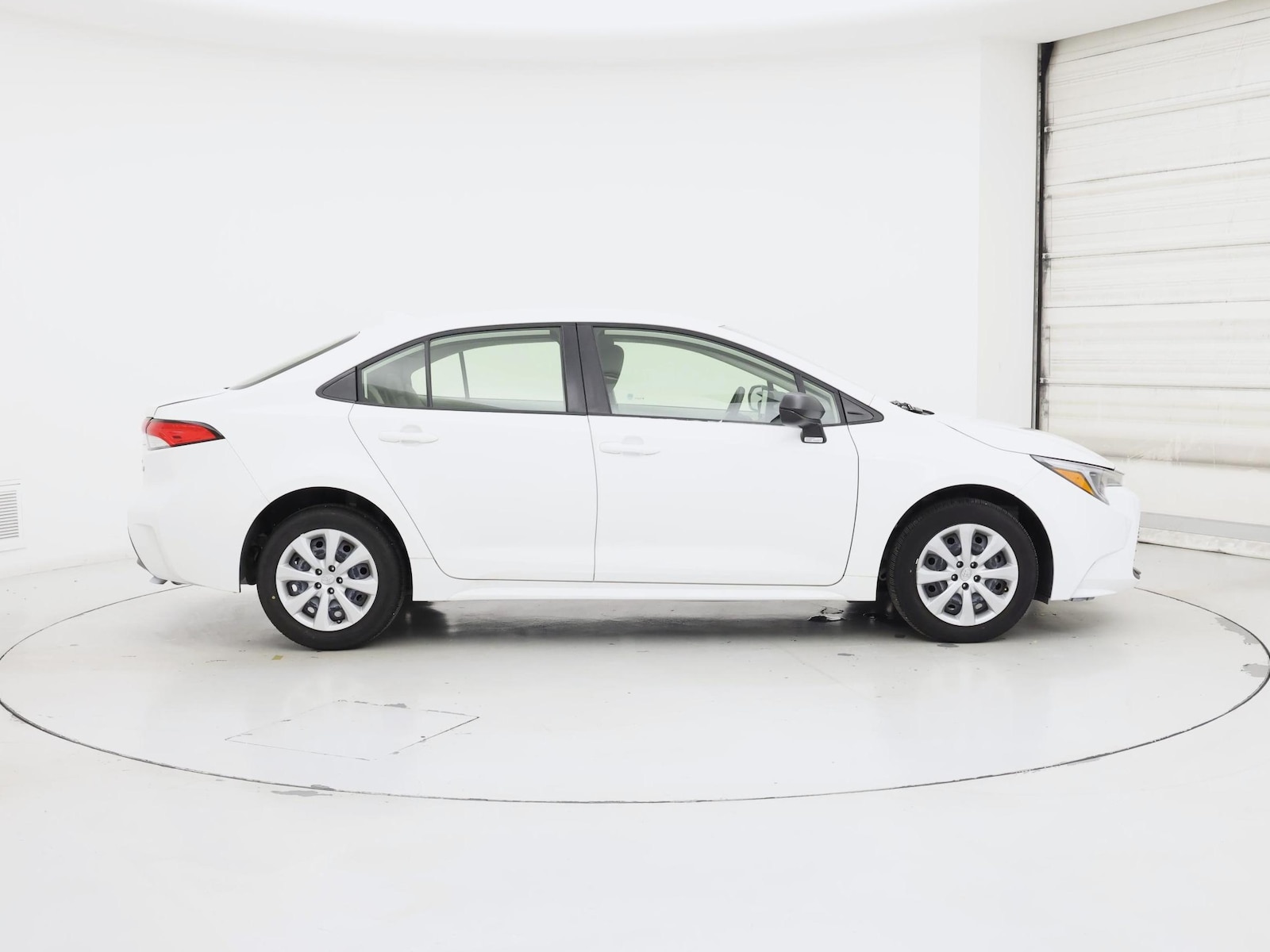 2024 Toyota Corolla LE - Photo 8