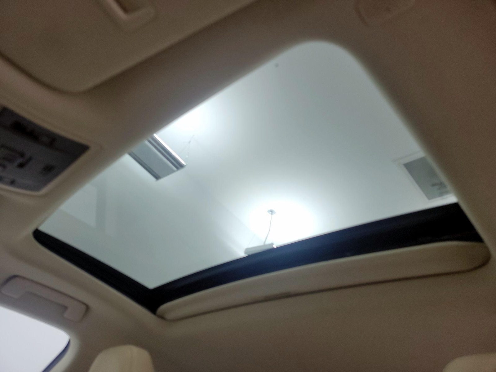 Sunroof(s) & Overhead Airbags