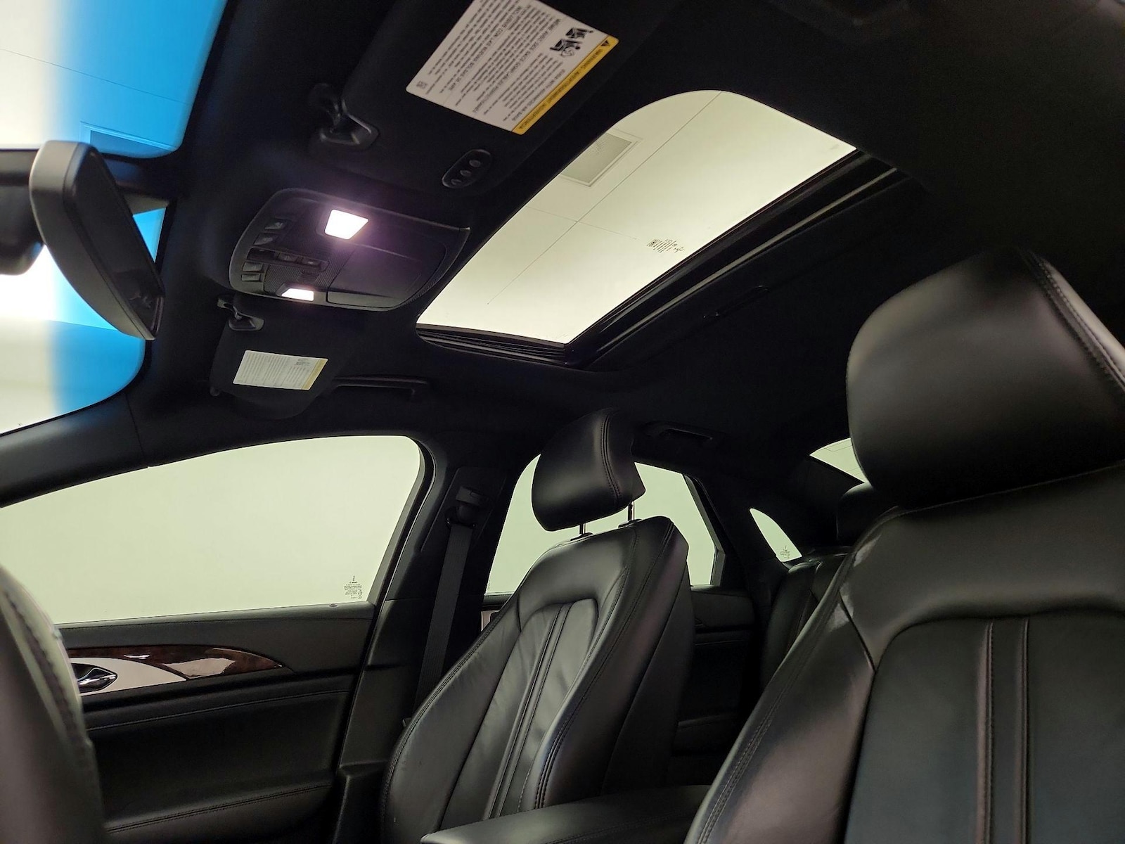Sunroof(s) & Overhead Airbags