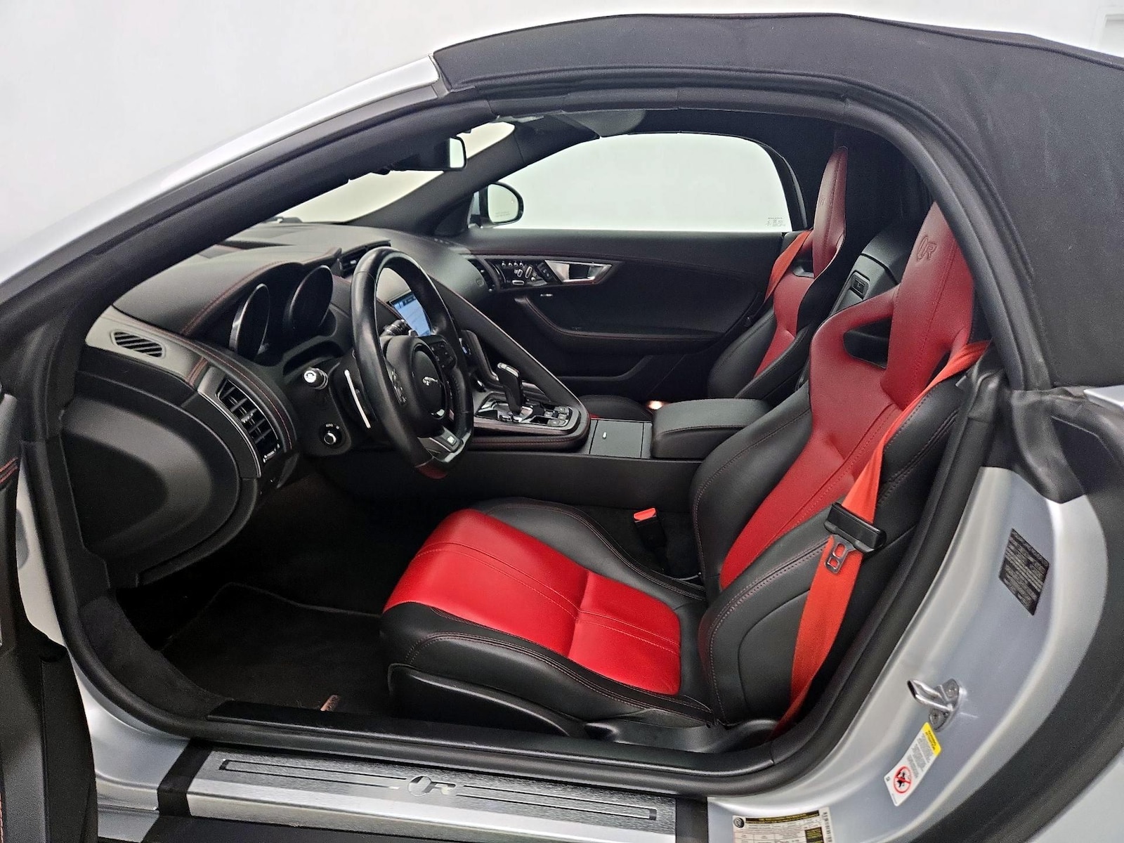 2017 Jaguar F-TYPE R - Photo 10