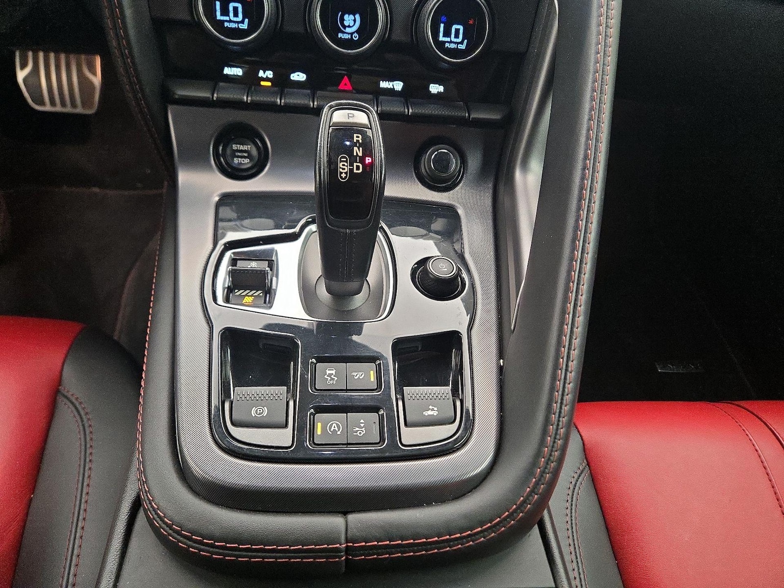 2017 Jaguar F-TYPE R - Photo 17