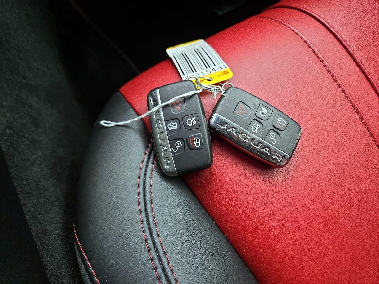 2017 Jaguar F-TYPE R - Photo 21