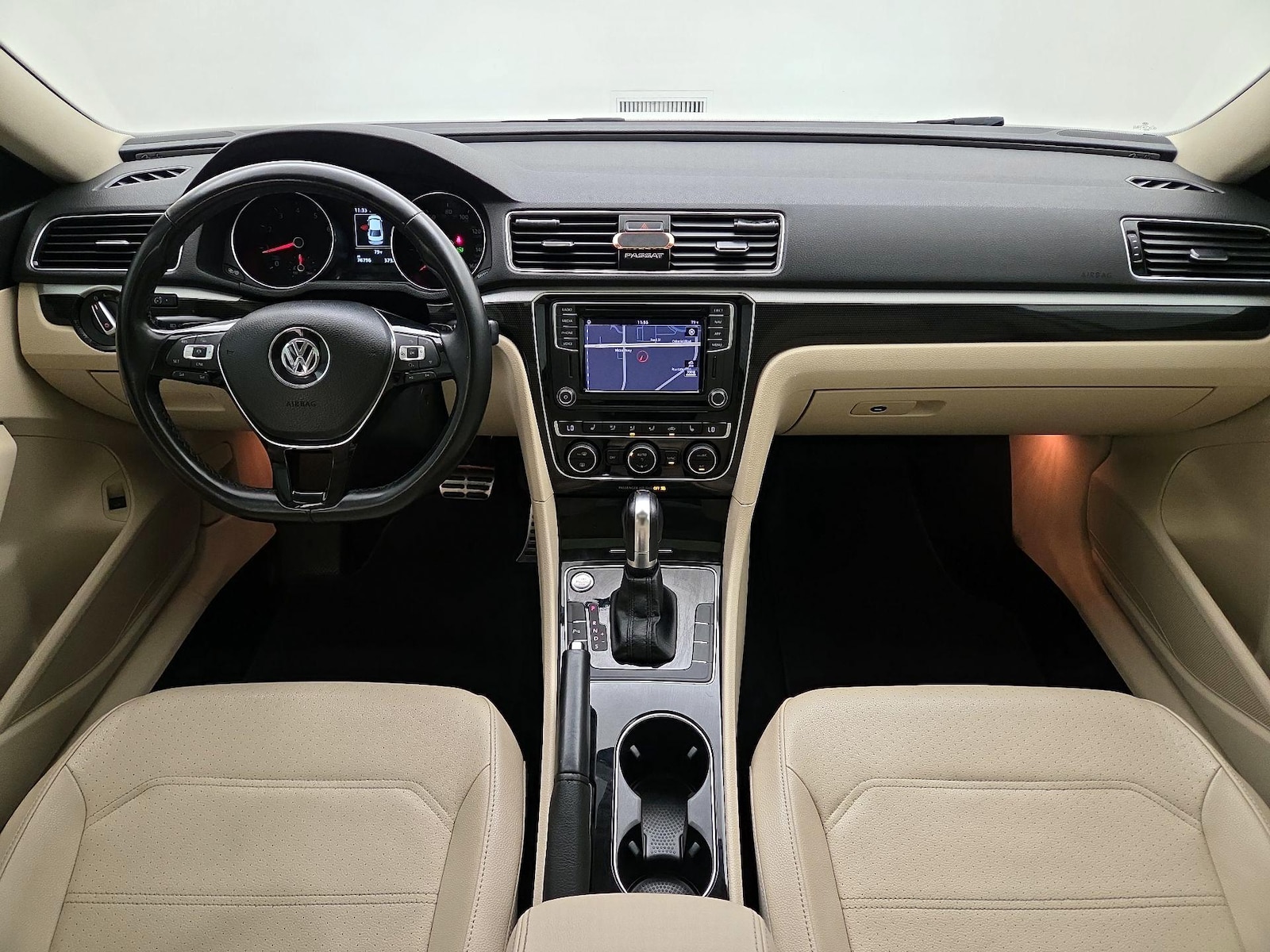 2019 Volkswagen Passat SE R-Line - Photo 10