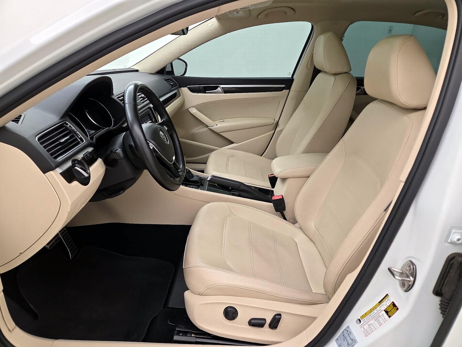 2019 Volkswagen Passat SE R-Line - Photo 12
