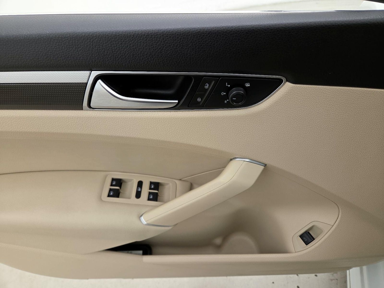 2019 Volkswagen Passat SE R-Line - Photo 13