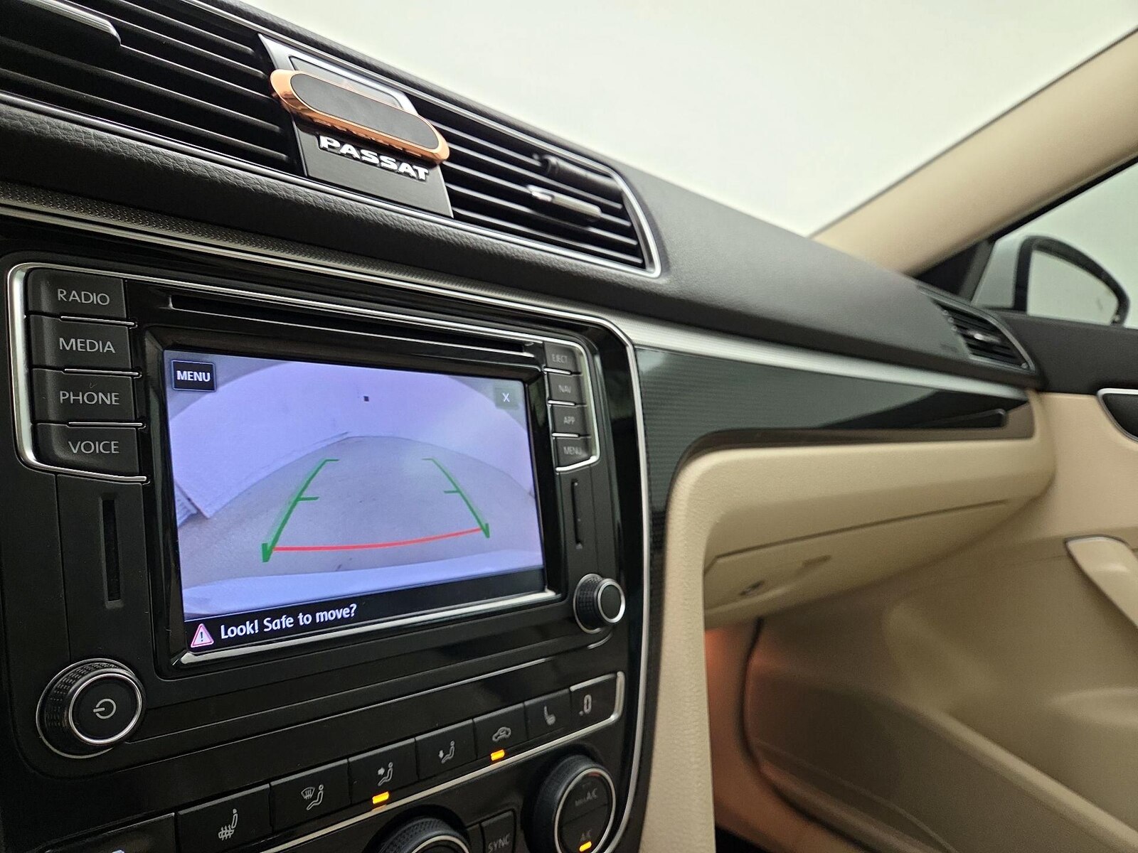 2019 Volkswagen Passat SE R-Line - Photo 16