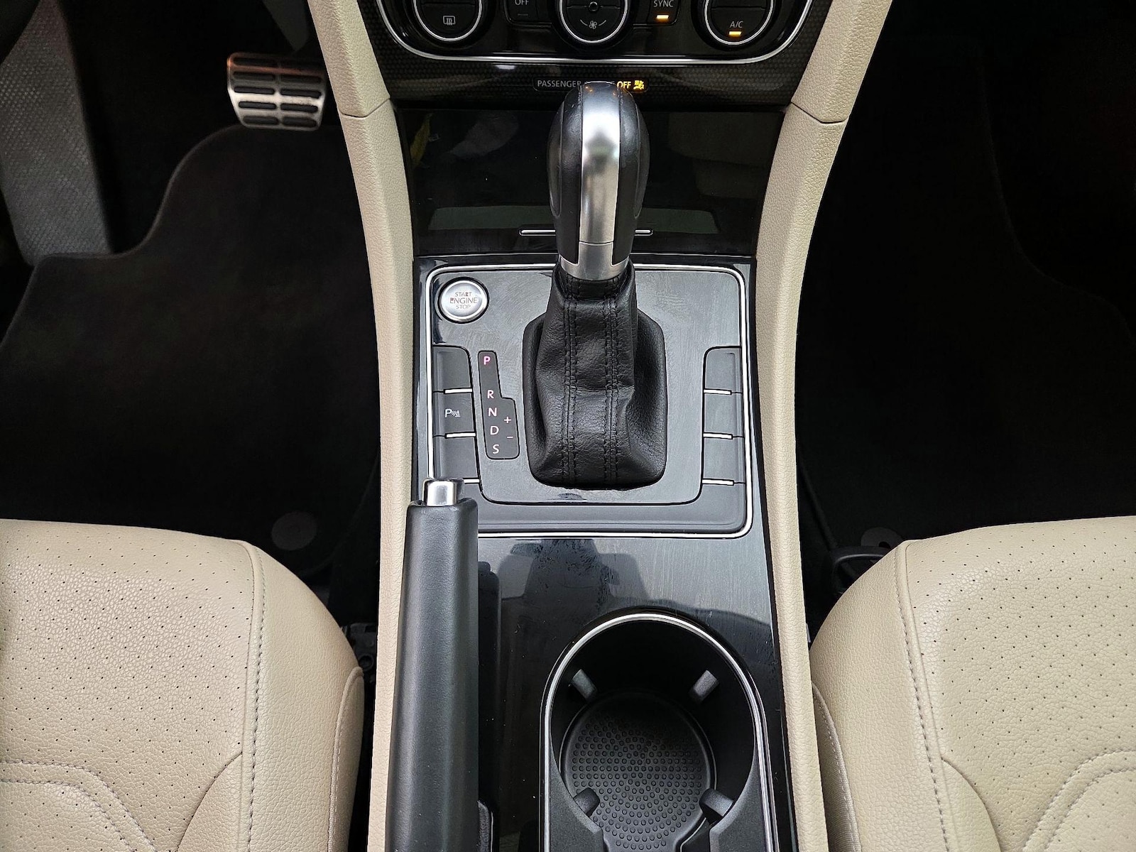 2019 Volkswagen Passat SE R-Line - Photo 19