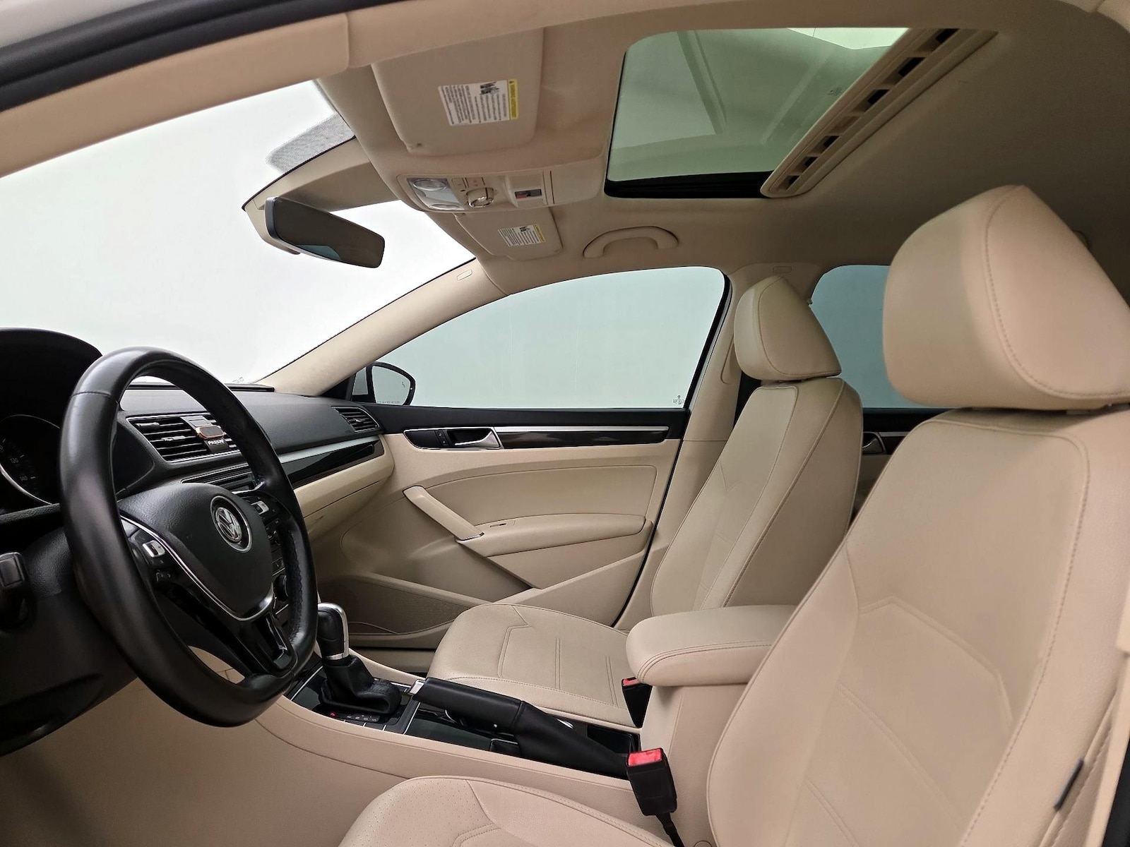 2019 Volkswagen Passat SE R-Line - Photo 20
