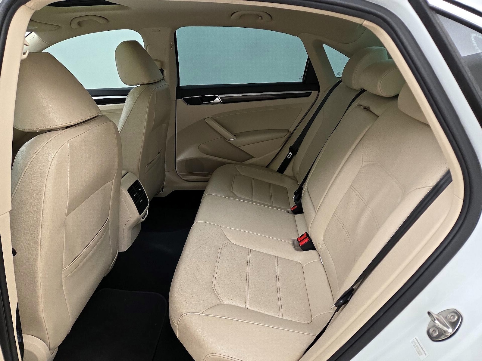 2019 Volkswagen Passat SE R-Line - Photo 21