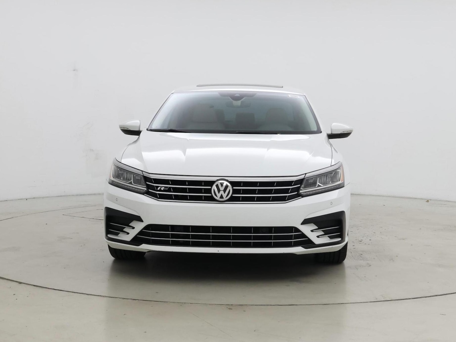 2019 Volkswagen Passat SE R-Line - Photo 6