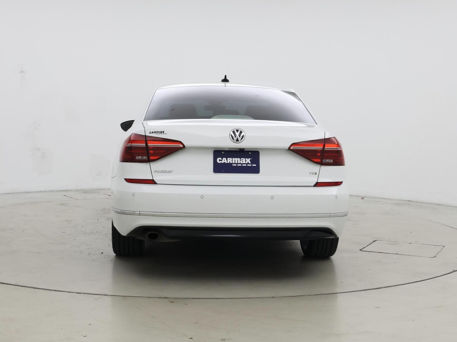 2019 Volkswagen Passat SE R-Line - Photo 7