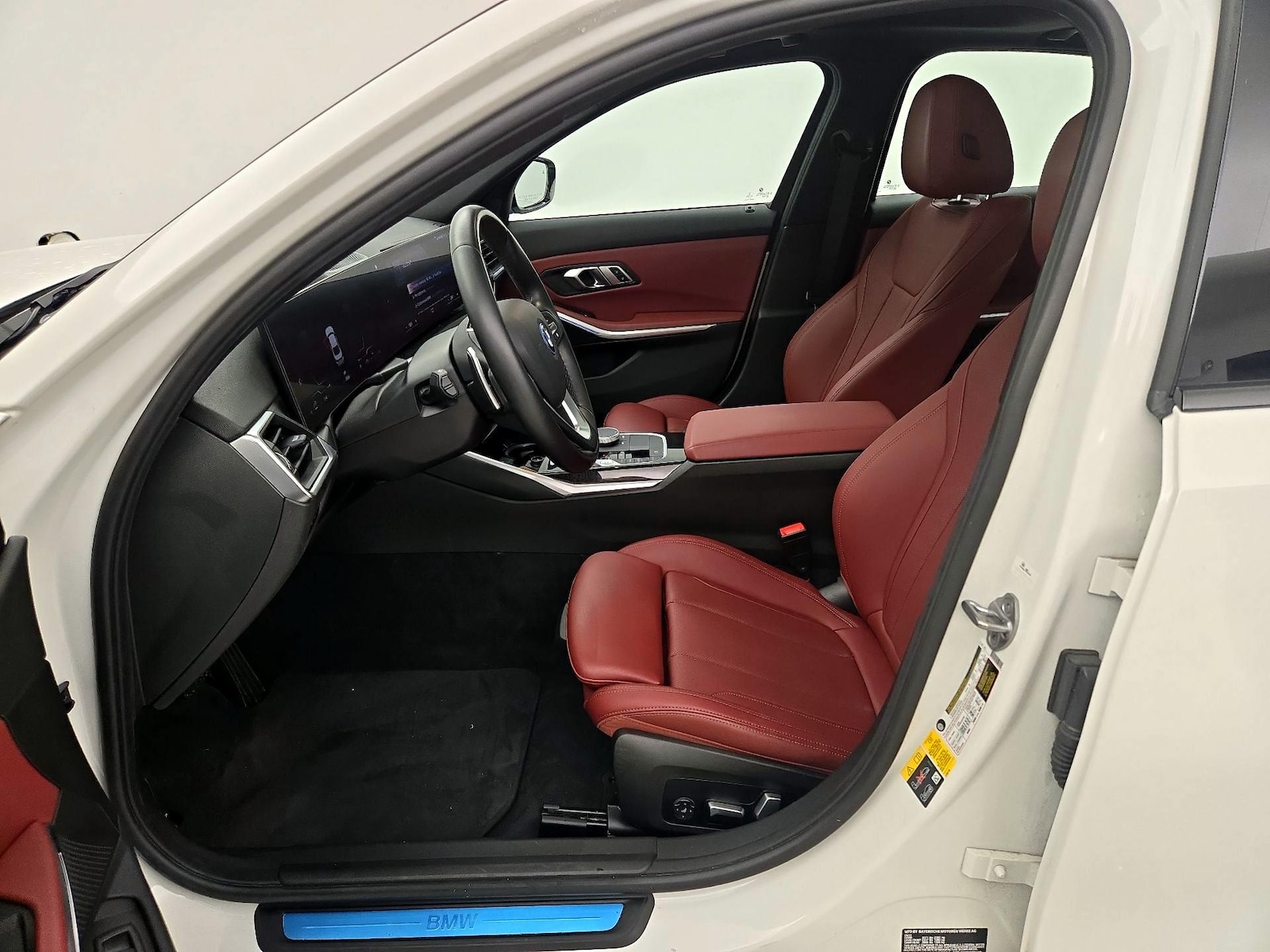 2023 BMW 3 Series 330e - Photo 12