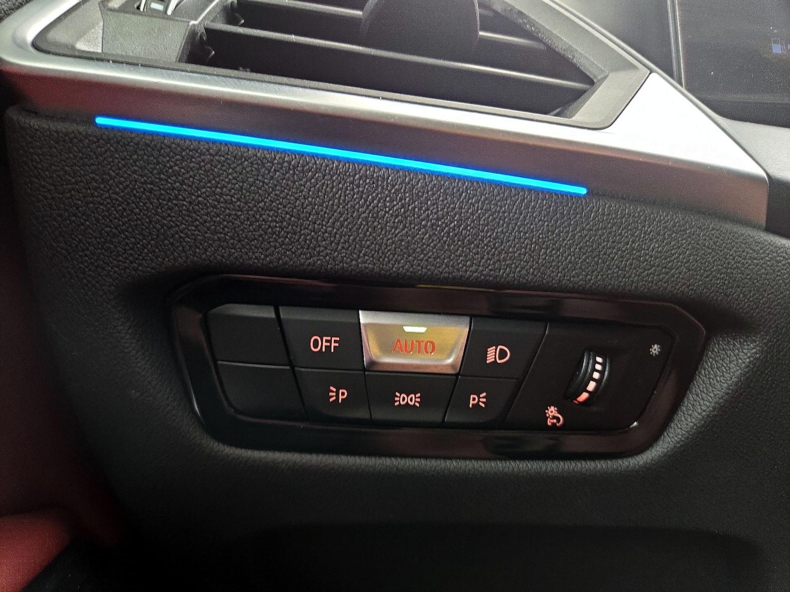 2023 BMW 3 Series 330e - Photo 14