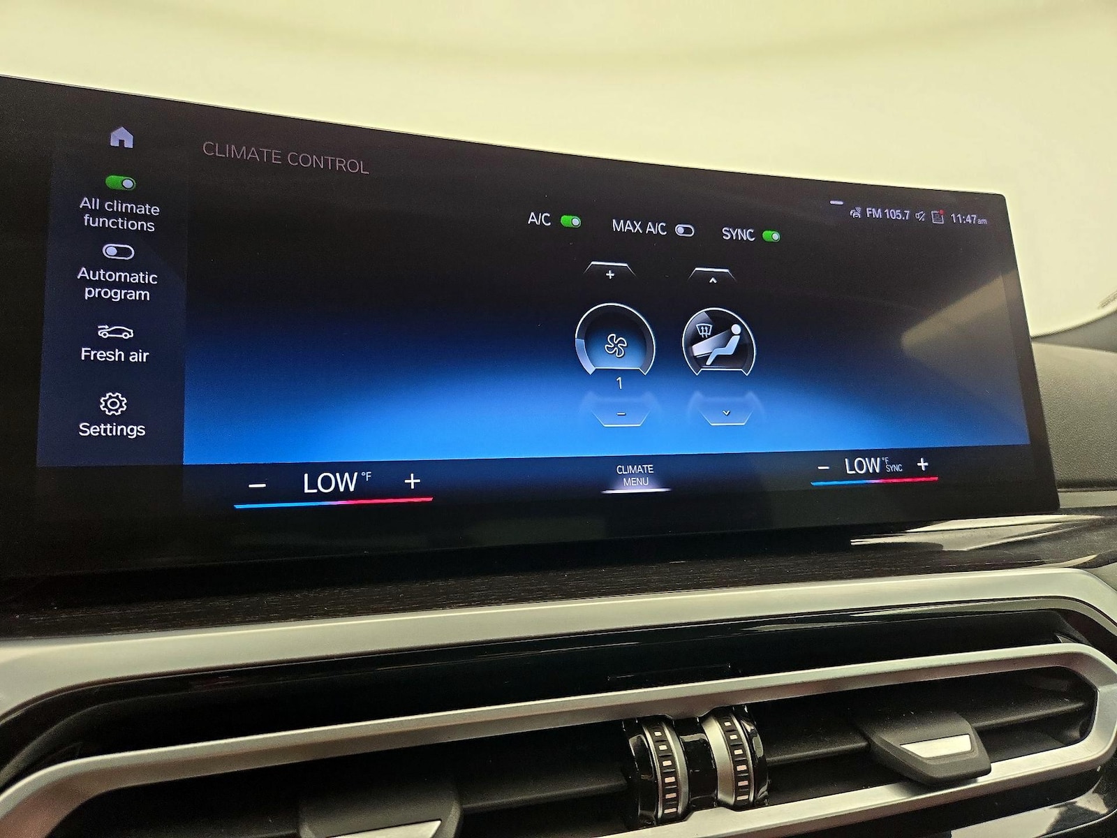 2023 BMW 3 Series 330e - Photo 18