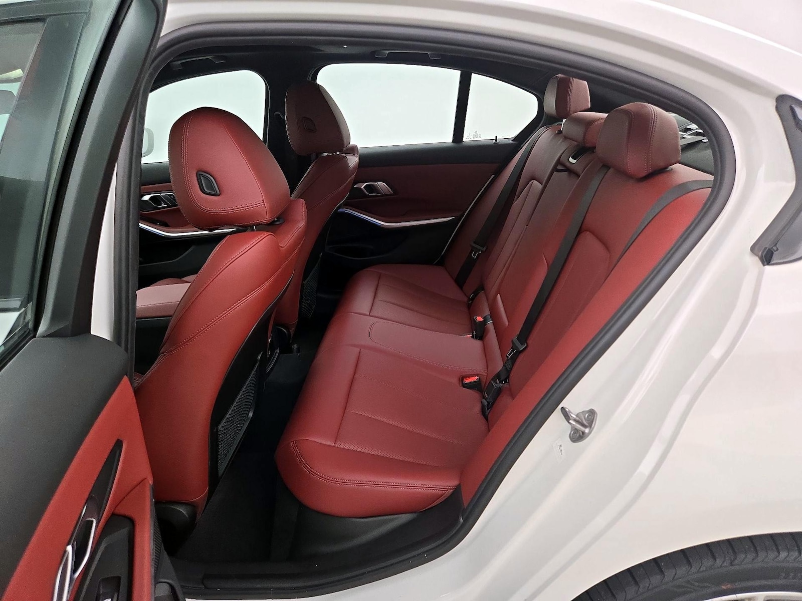 2023 BMW 3 Series 330e - Photo 22