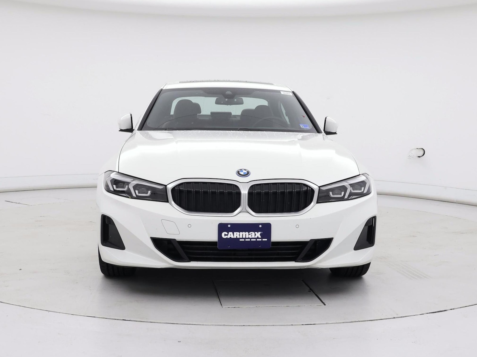 2023 BMW 3 Series 330e - Photo 6