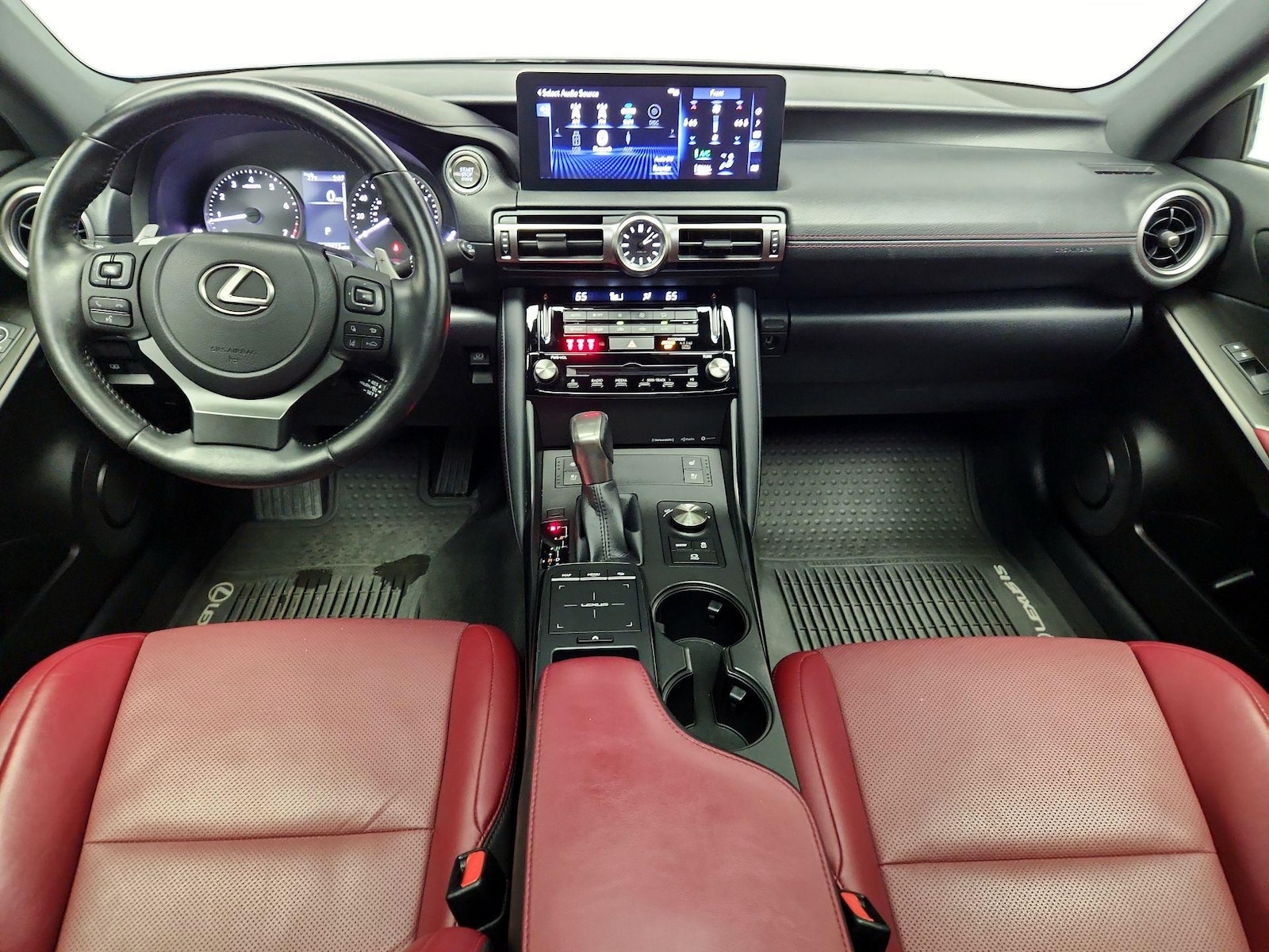2022 Lexus IS 300 - Photo 10