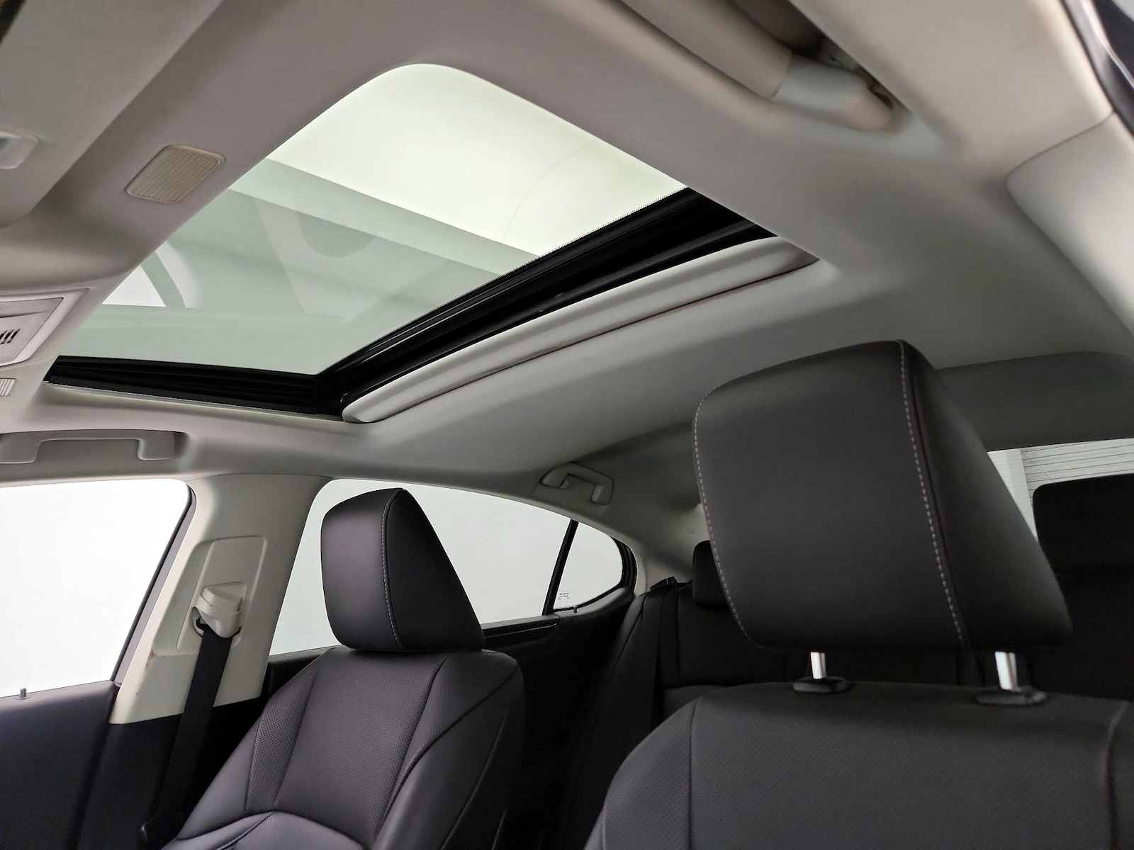 Sunroof(s) & Overhead Airbags
