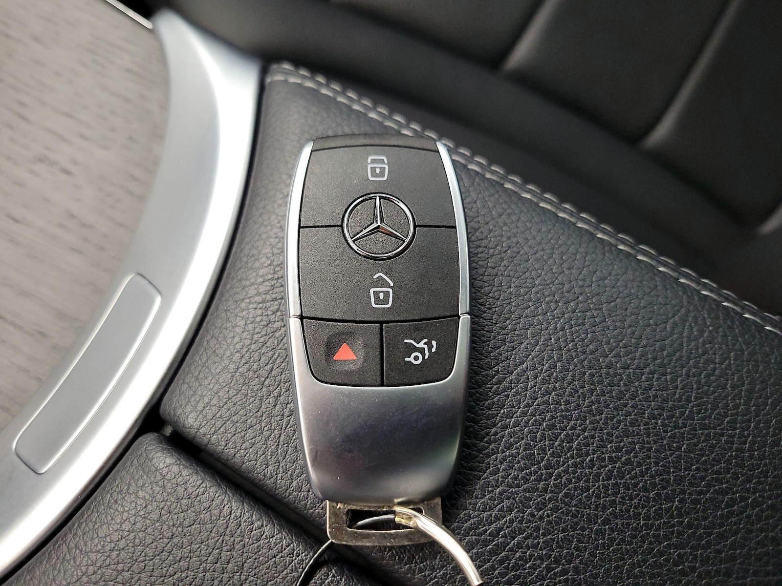 2022 Mercedes-Benz GLC GLC300 - Photo 25