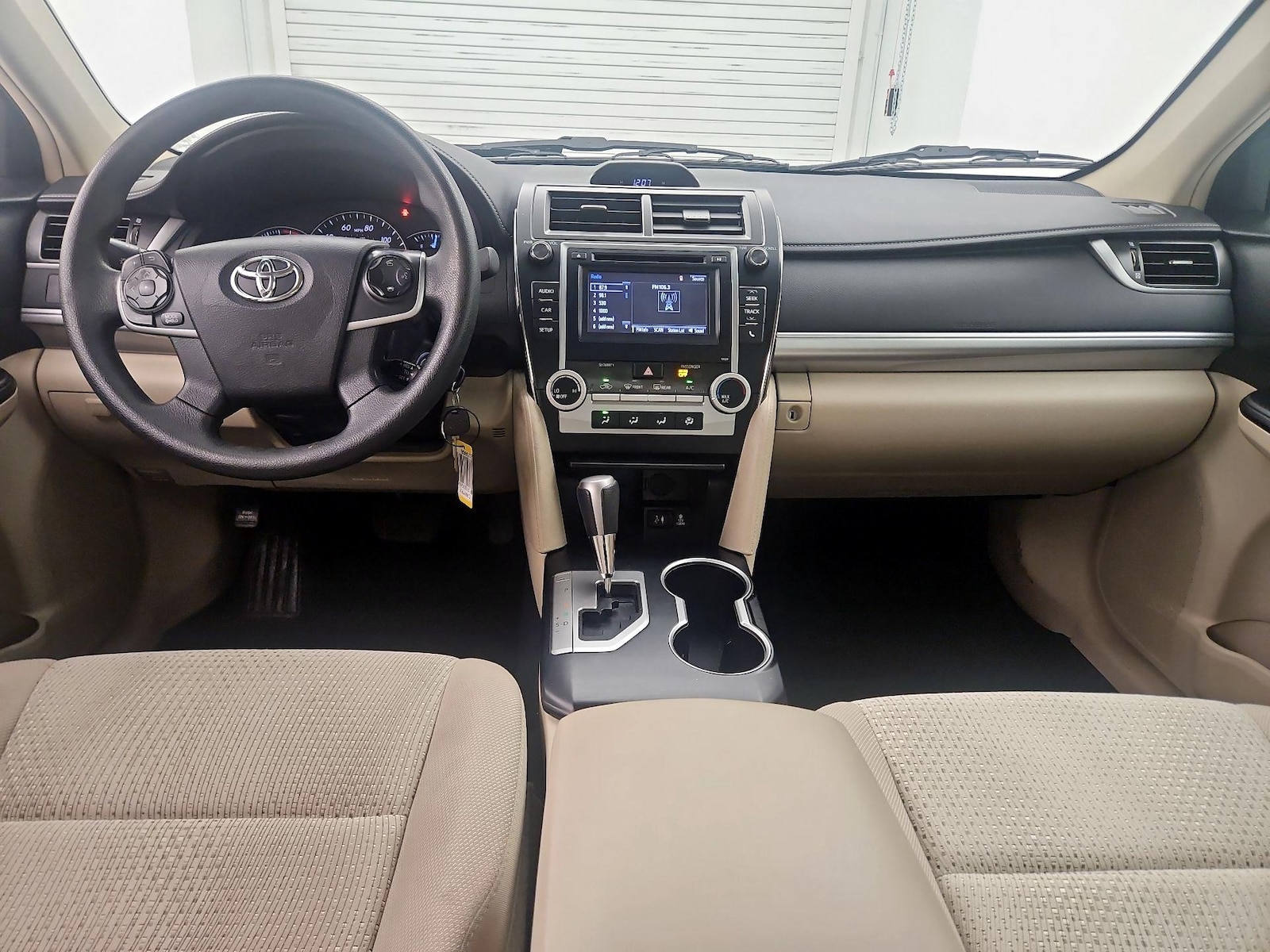 2014 Toyota Camry LE - Photo 10