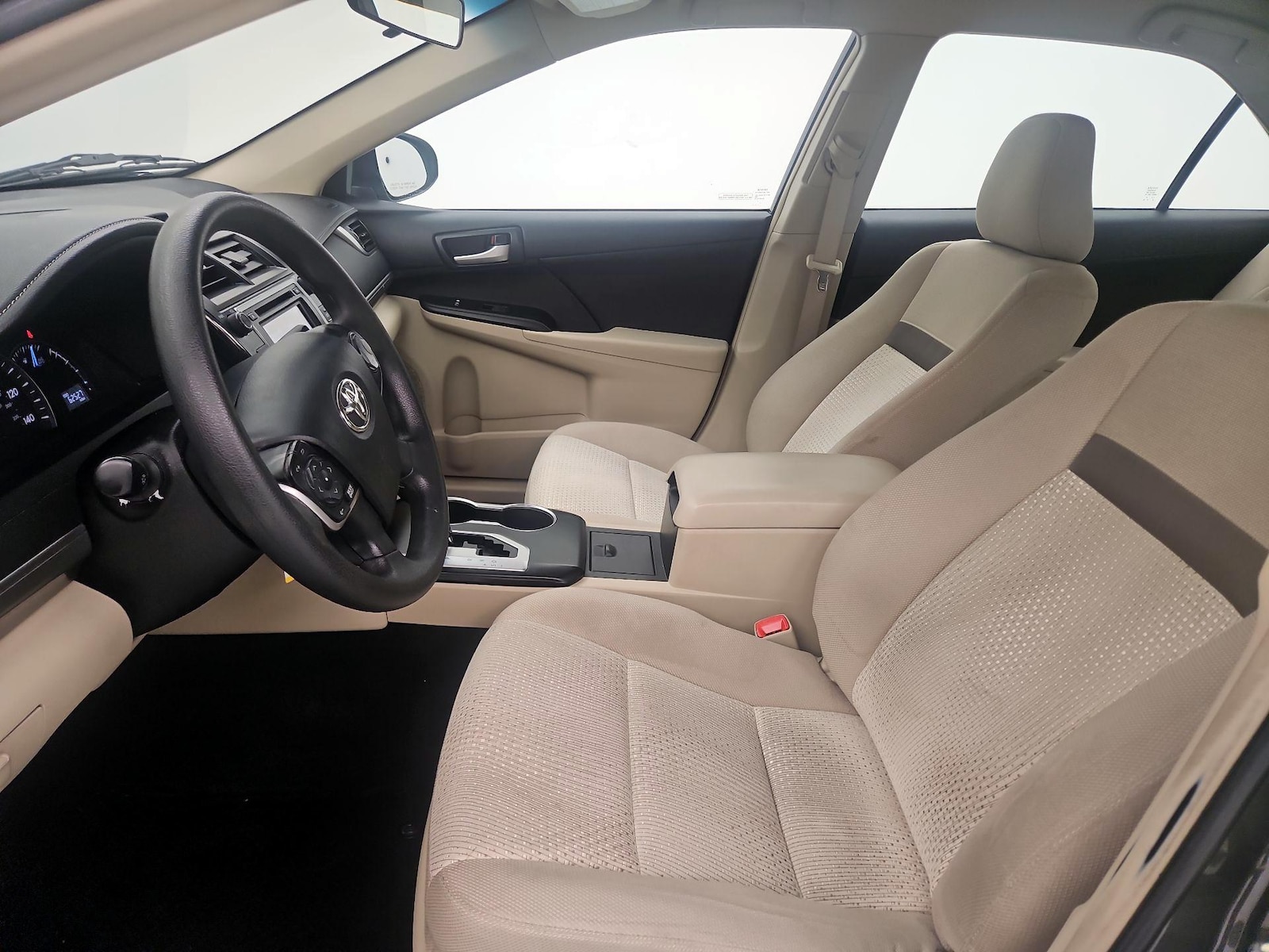 2014 Toyota Camry LE - Photo 12