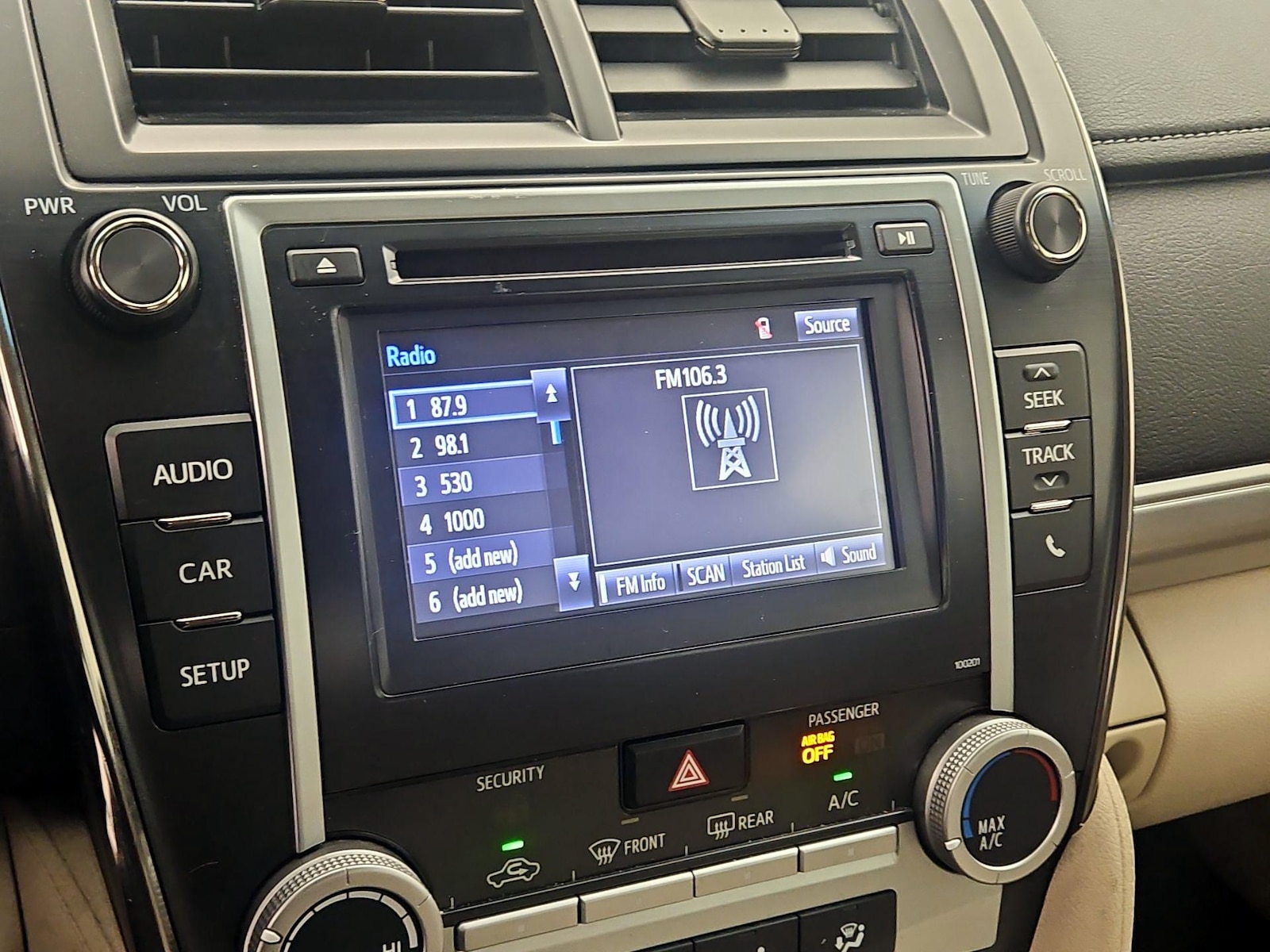 2014 Toyota Camry LE - Photo 16